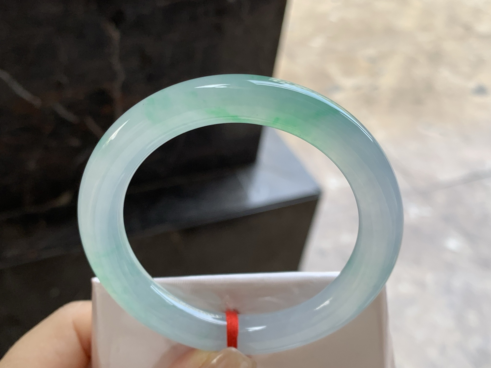 54.5-10

冰种带色圆条手镯^_^
有种有色～上手漂亮