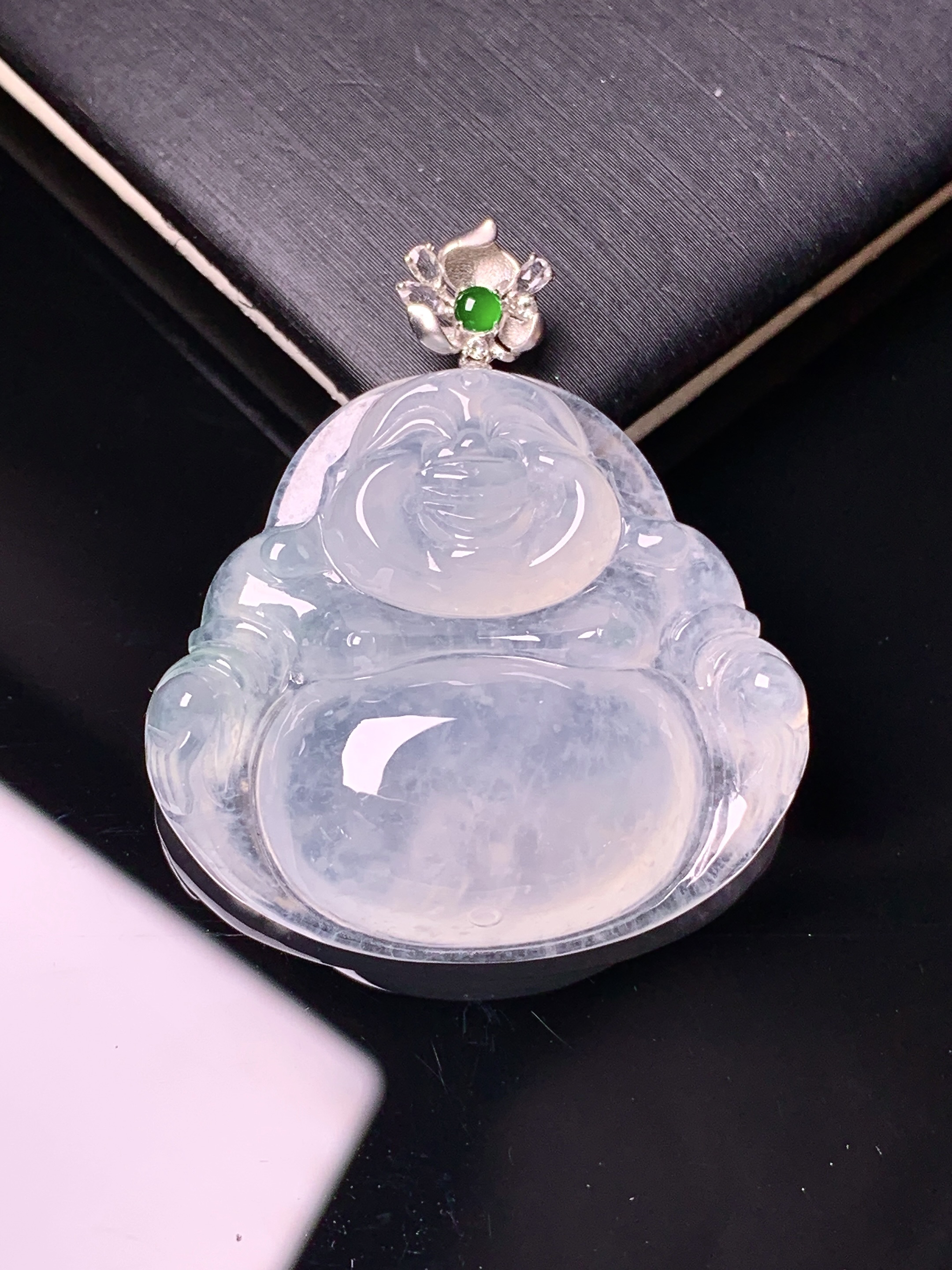 18k金钻镶嵌冰种佛公吊坠 玉质细腻 色泽艳丽清新 水润亮眼 整体尺寸35.3*31.2*7.2c1