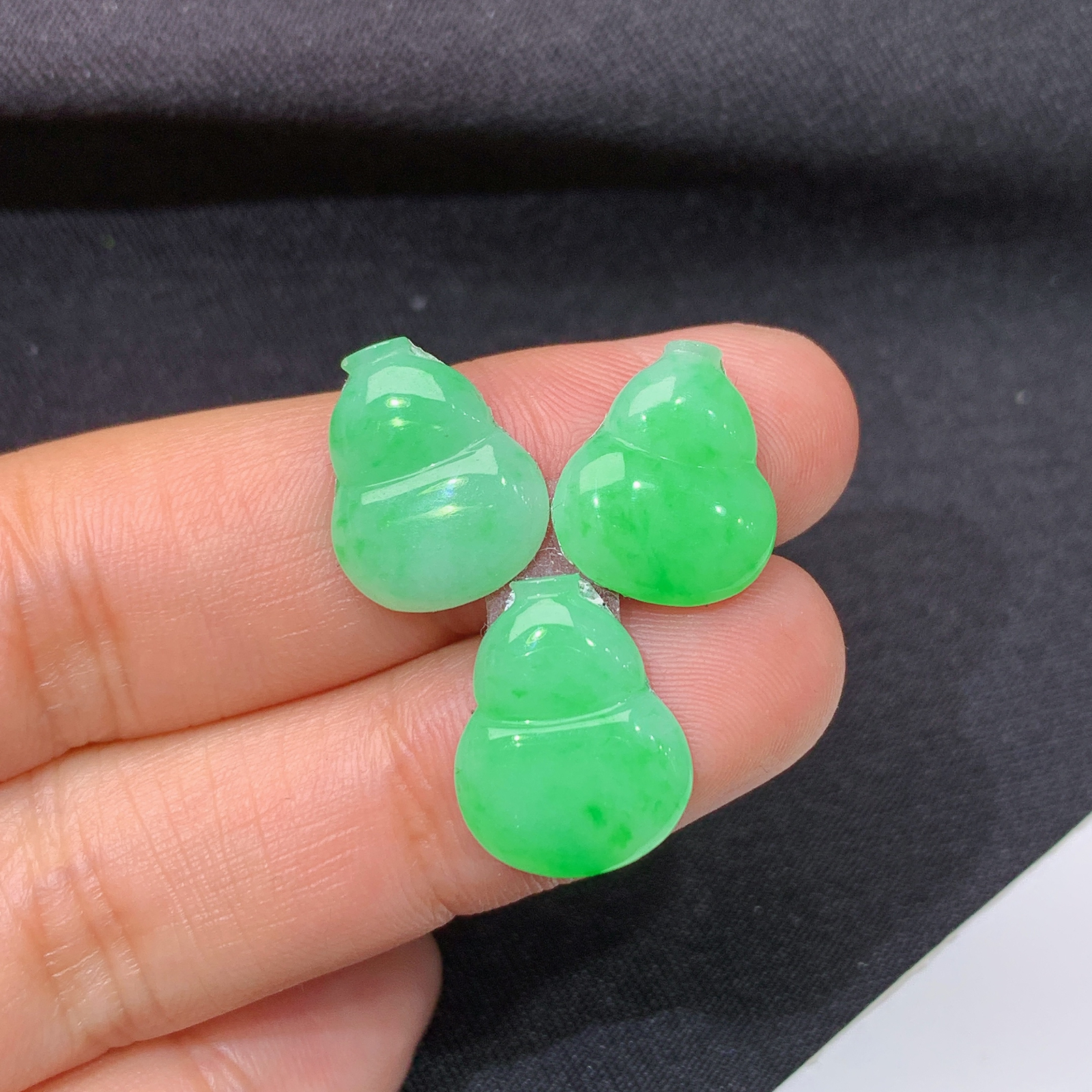 冰果绿葫芦一手，镶嵌佳品，冰润色甜，种水足，Ht 尺寸14.8*11.5*2.1