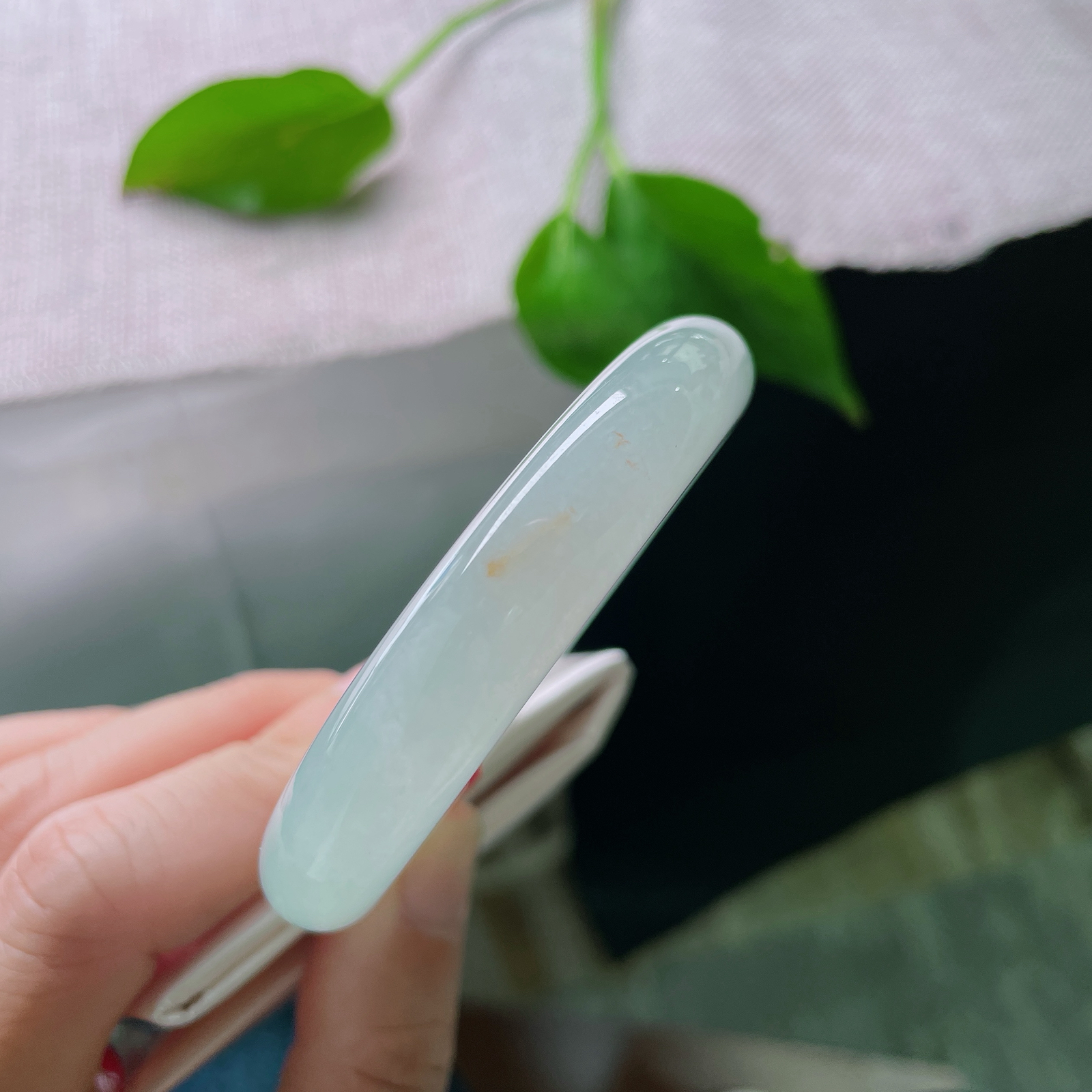 53.2/11.5/8.2，冰晴底正圈，是“清冷”与“治愈”的极致平衡。指甲纹不显，洒金，ss49522a