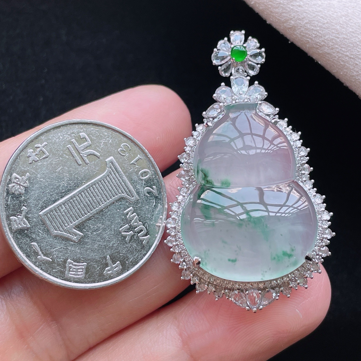 18K 冰种飘花·葫芦

整42.1-24.7-11.4
裸25.4-19.4-5.2