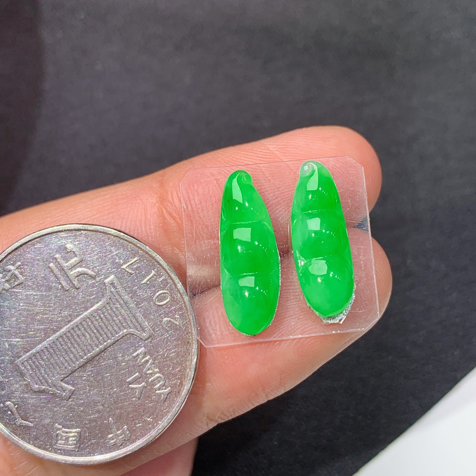 阳绿福豆一对，镶嵌佳品，冰润色阳，玉质细腻，种水足，Xg 尺寸15*4.9*3.3