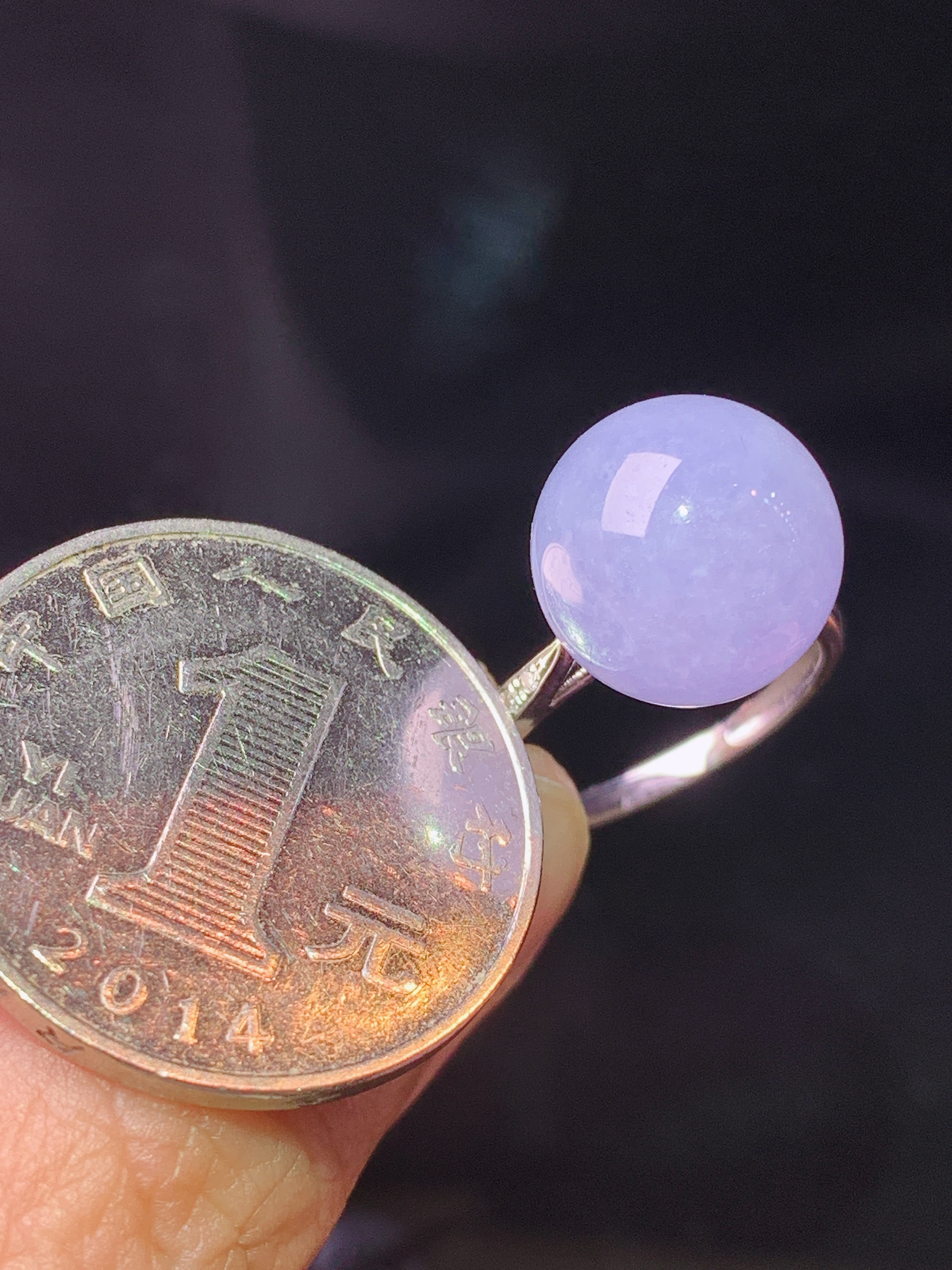 18k金钻镶嵌紫罗兰圆珠戒指 玉质细腻 色泽艳丽清新 水润亮眼 圈口14 整体尺寸17x5