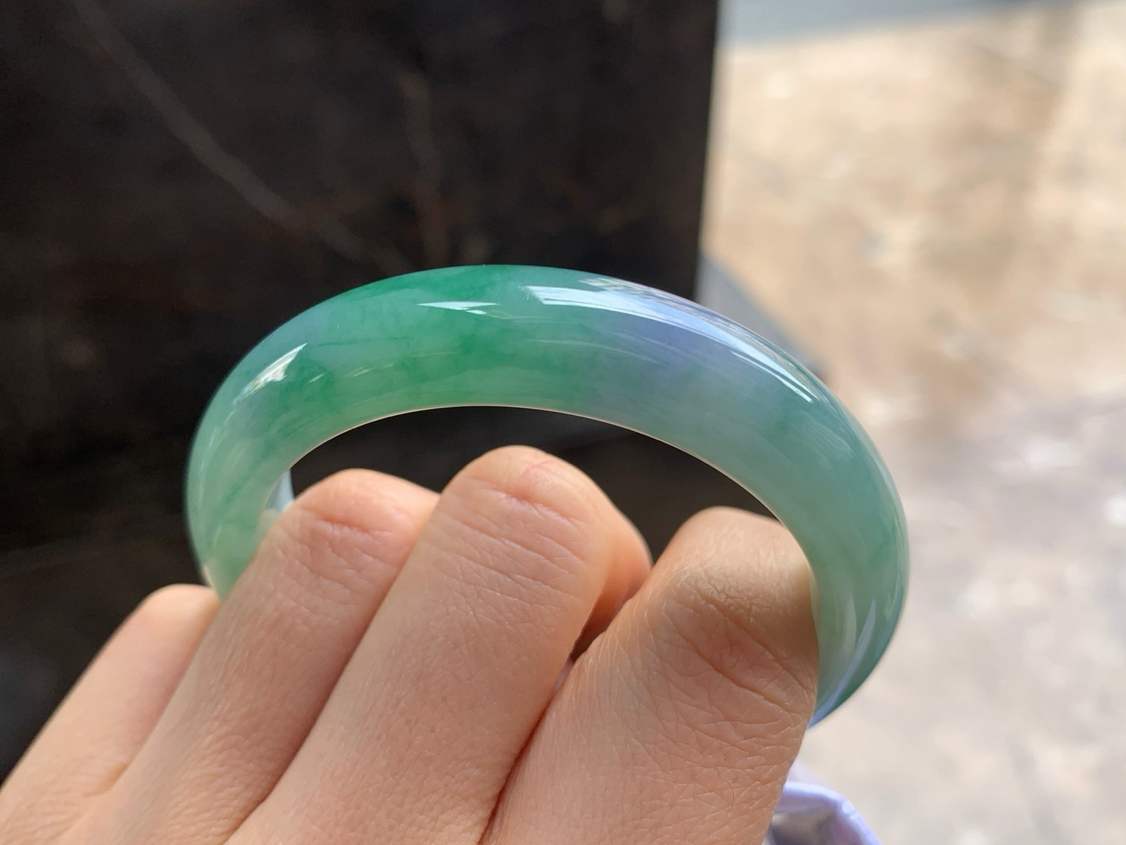 51-12.1-8.1

浓绿花带紫手镯^_^颜色鲜艳 特色手镯