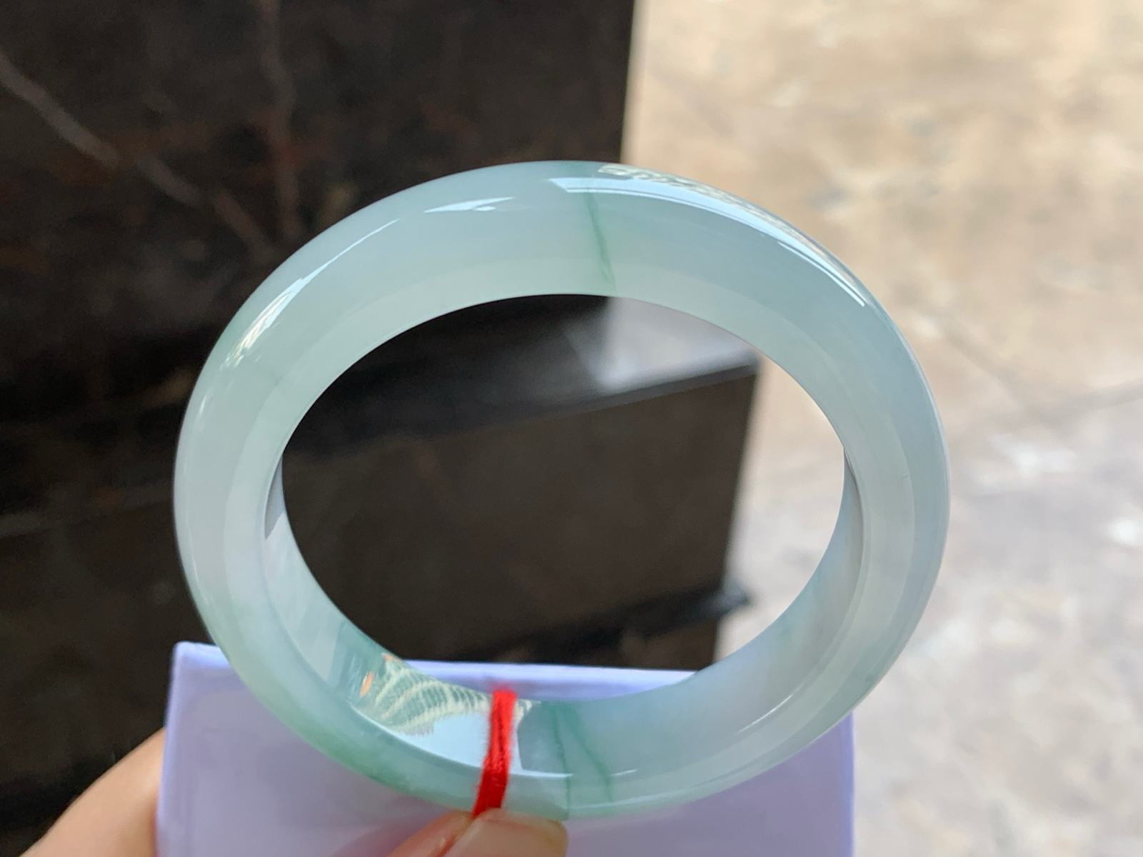 55.5-12.7-8.9

绿花圆条手镯^_^水润冰透