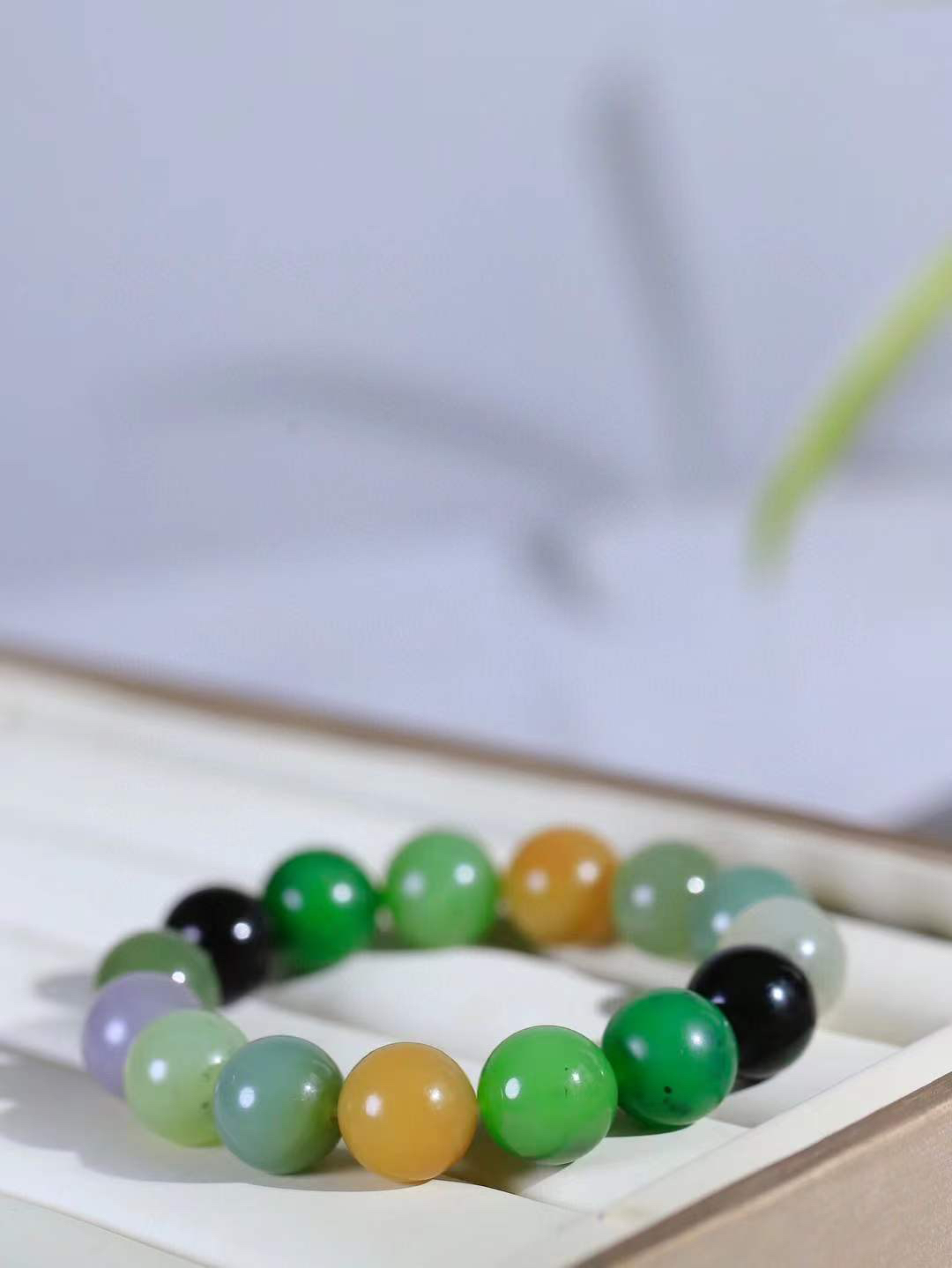 【福运相伴.多宝手串】

货头精选 和田玉多宝圆珠手串，每一颗玉石都凝聚自然的灵气与岁月的沉淀，寓意