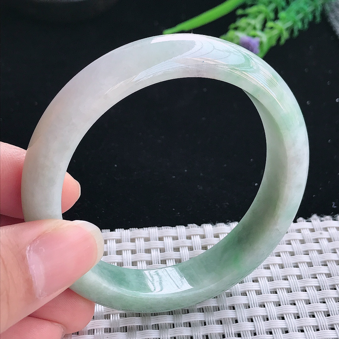 实拍A货翡翠56/13.2/8.2老坑秀气温润浅绿色手镯玉镯手环