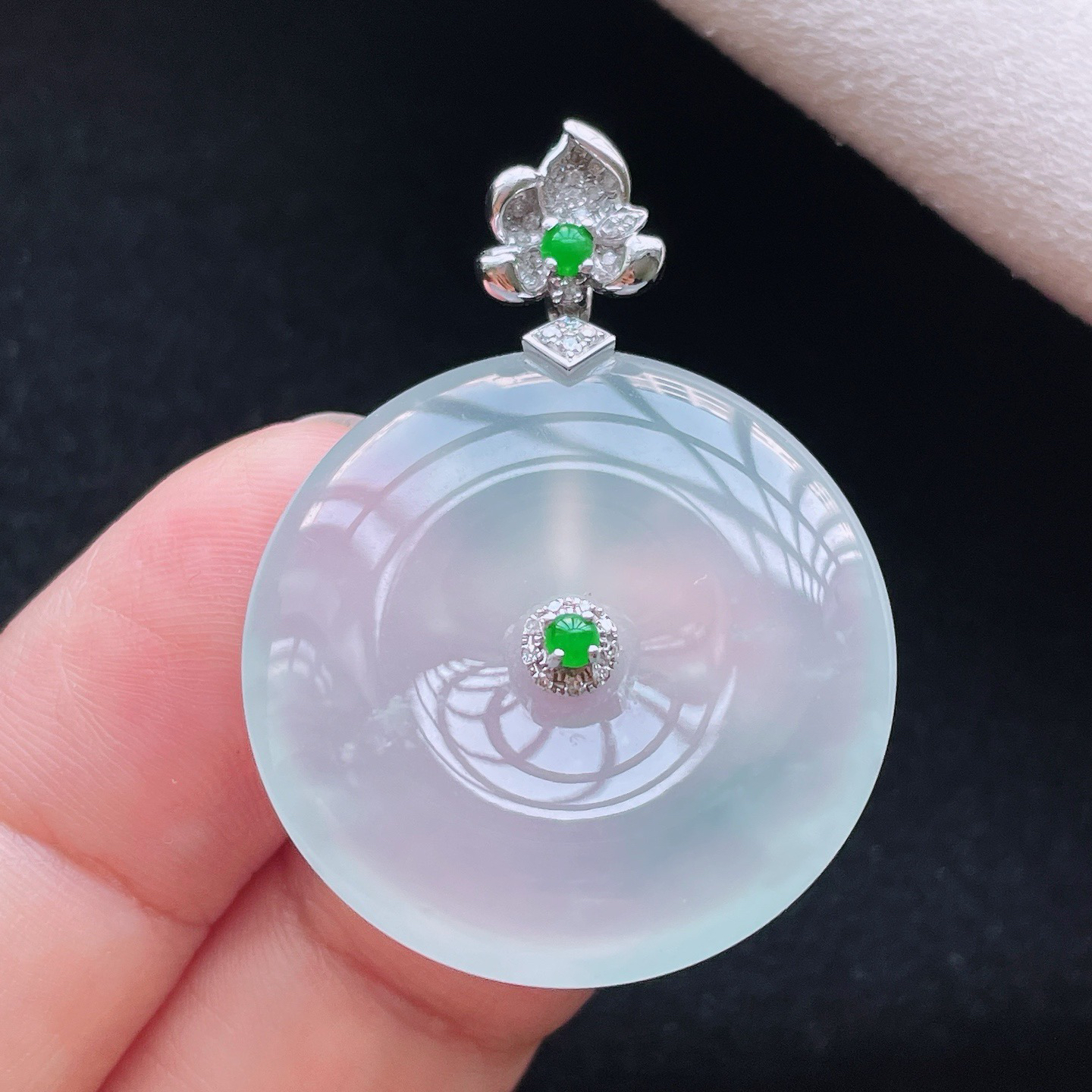 18K 冰种·平安扣

整37.7-27.7-5.1