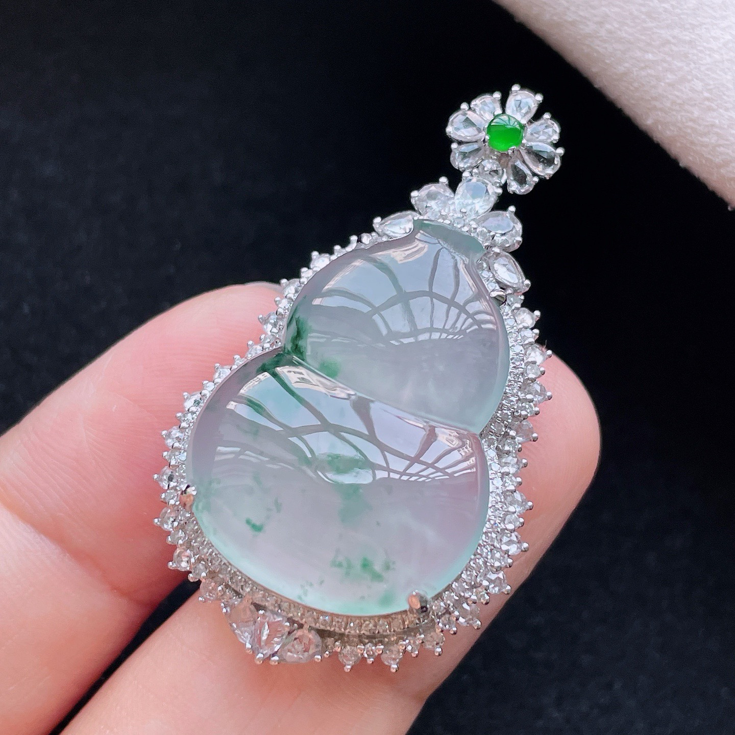 18K 冰种飘花·葫芦

整42.1-24.7-11.4
裸25.4-19.4-5.2