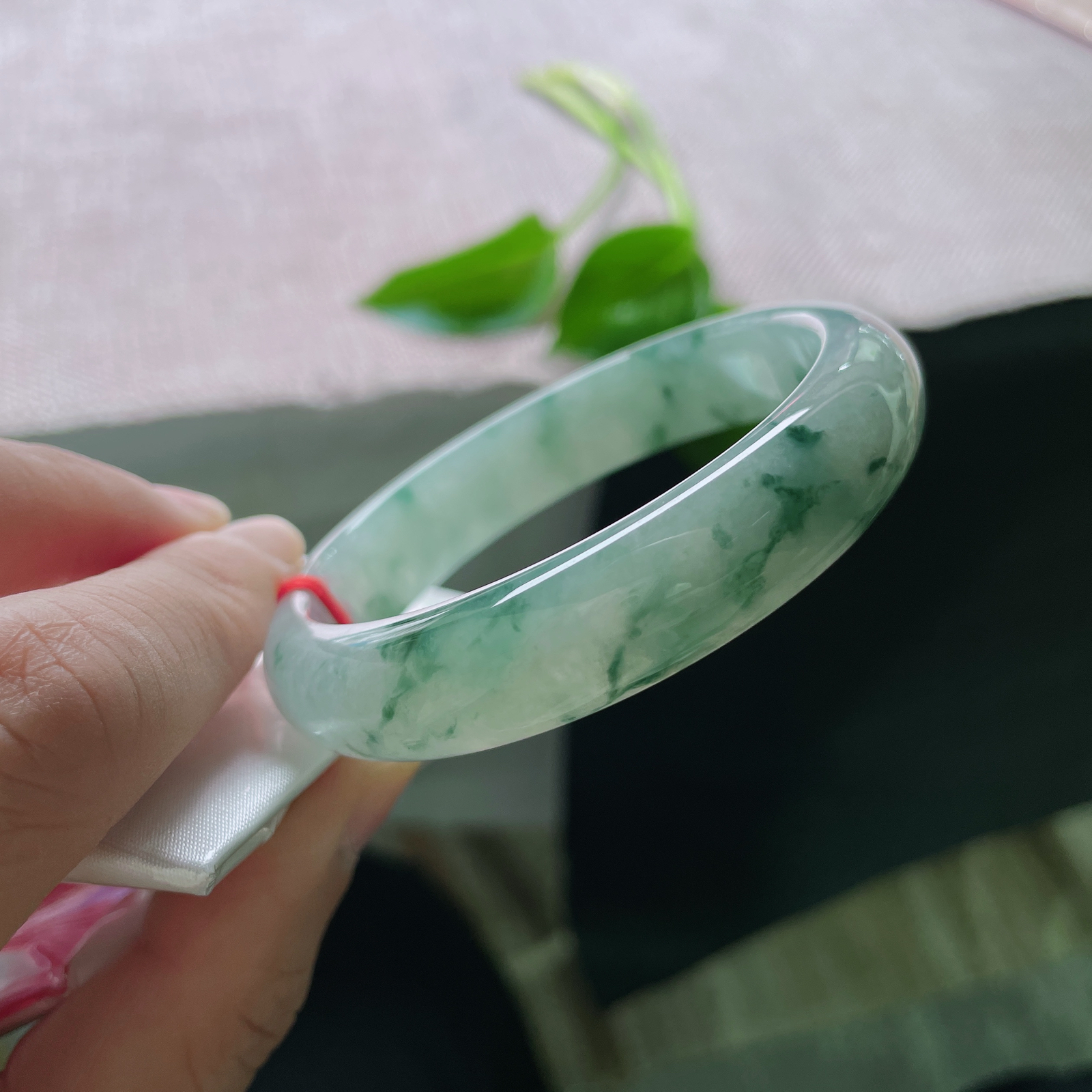 54/12.4/7.3，飘花正圈，冰底为宣，飘花作画，天然落笔的写意水墨，每一只都是孤品。