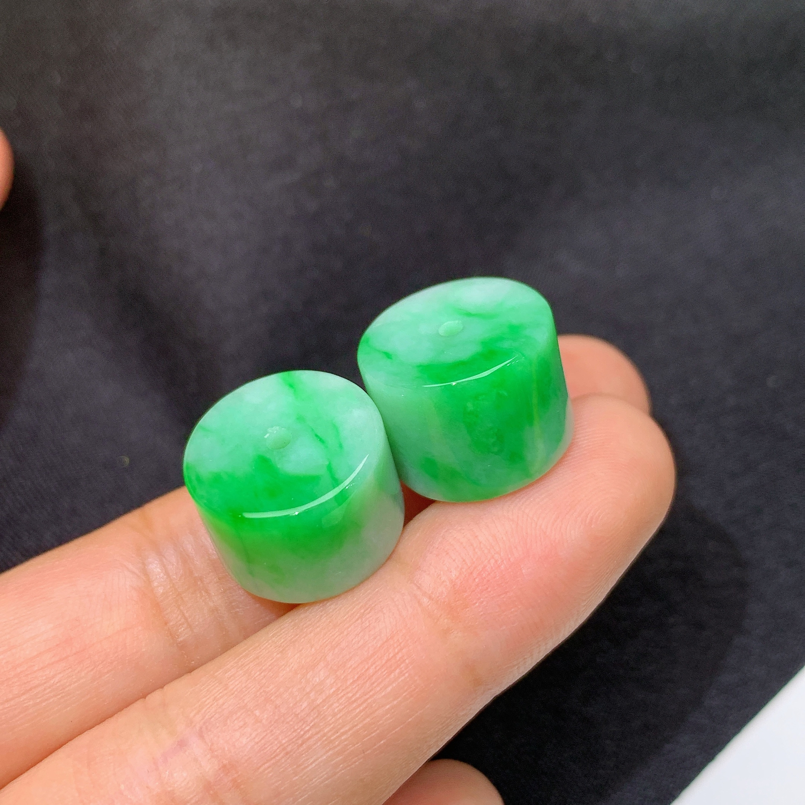 冰飘绿路路通一对，镶嵌佳品，冰润色阳，玉质细腻，种水足，Fuy 尺寸10.6*13.9