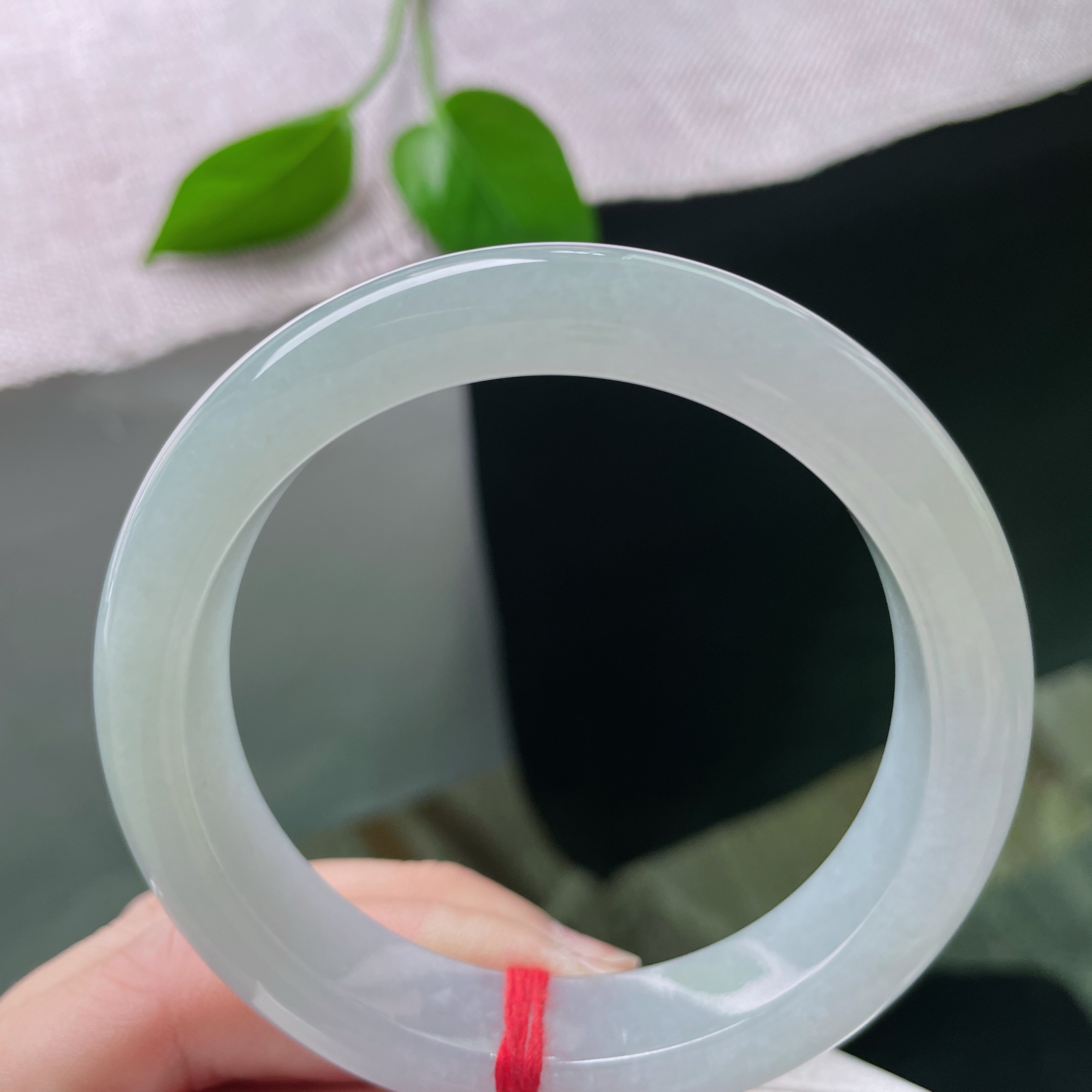 57.4/13.3/9，淡紫淡绿正圈，种老，玉质莹润细腻，把寻常日子都浸得温柔明亮。