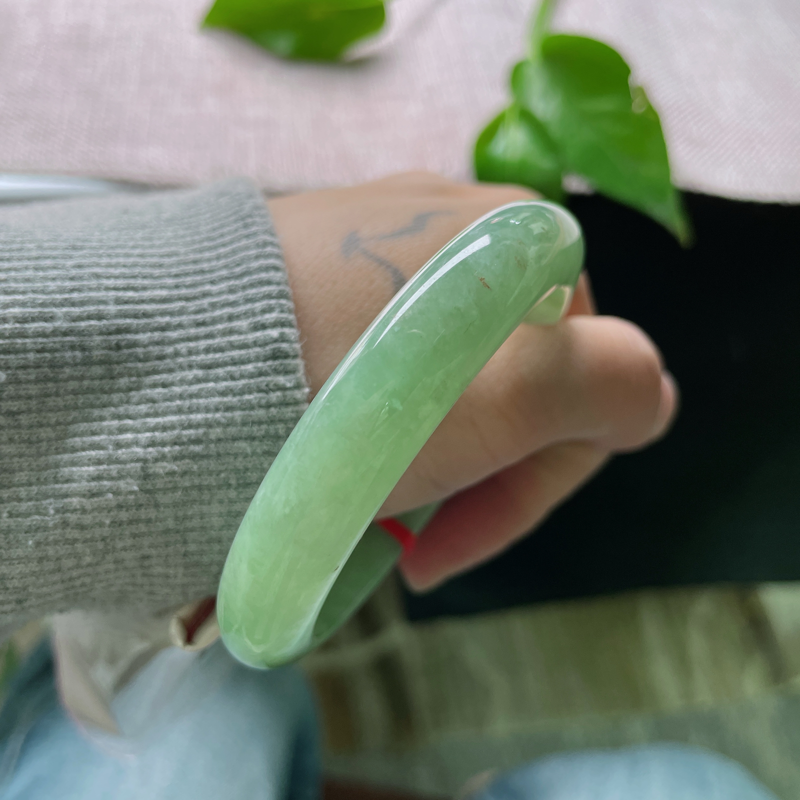 57/12/8.1，湖水绿正圈，水头好，种老，纯绿底色，温润如玉，低调显气质