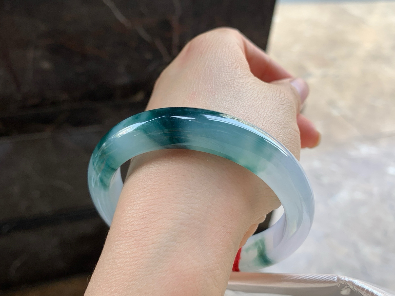 56.5-12.8-8.5

蓝花手镯^_^飘花浓郁