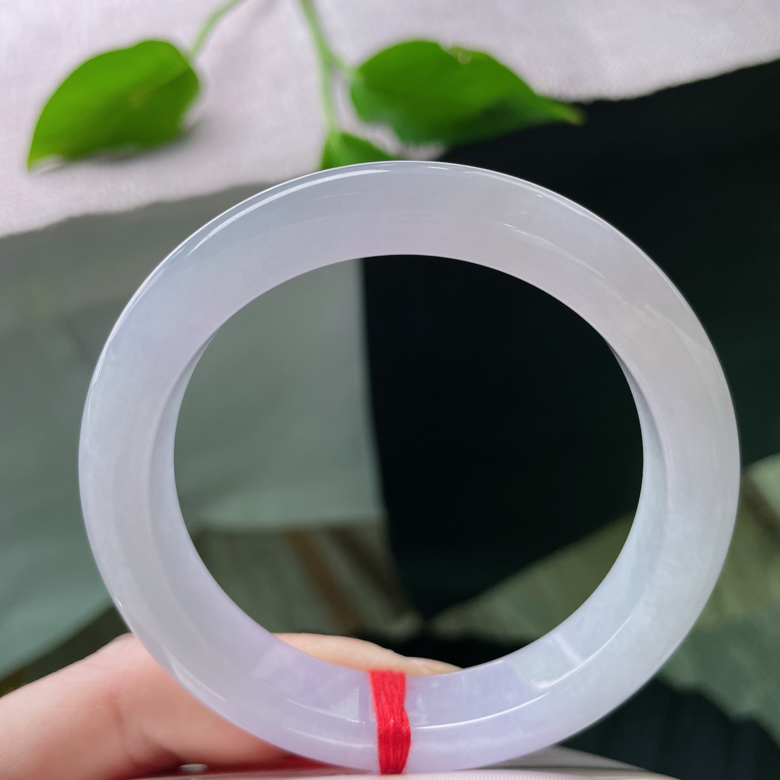 56.8/11.9/8.9紫罗兰正圈，冰润通透，种老，紫气东来，财运亨通。无暇