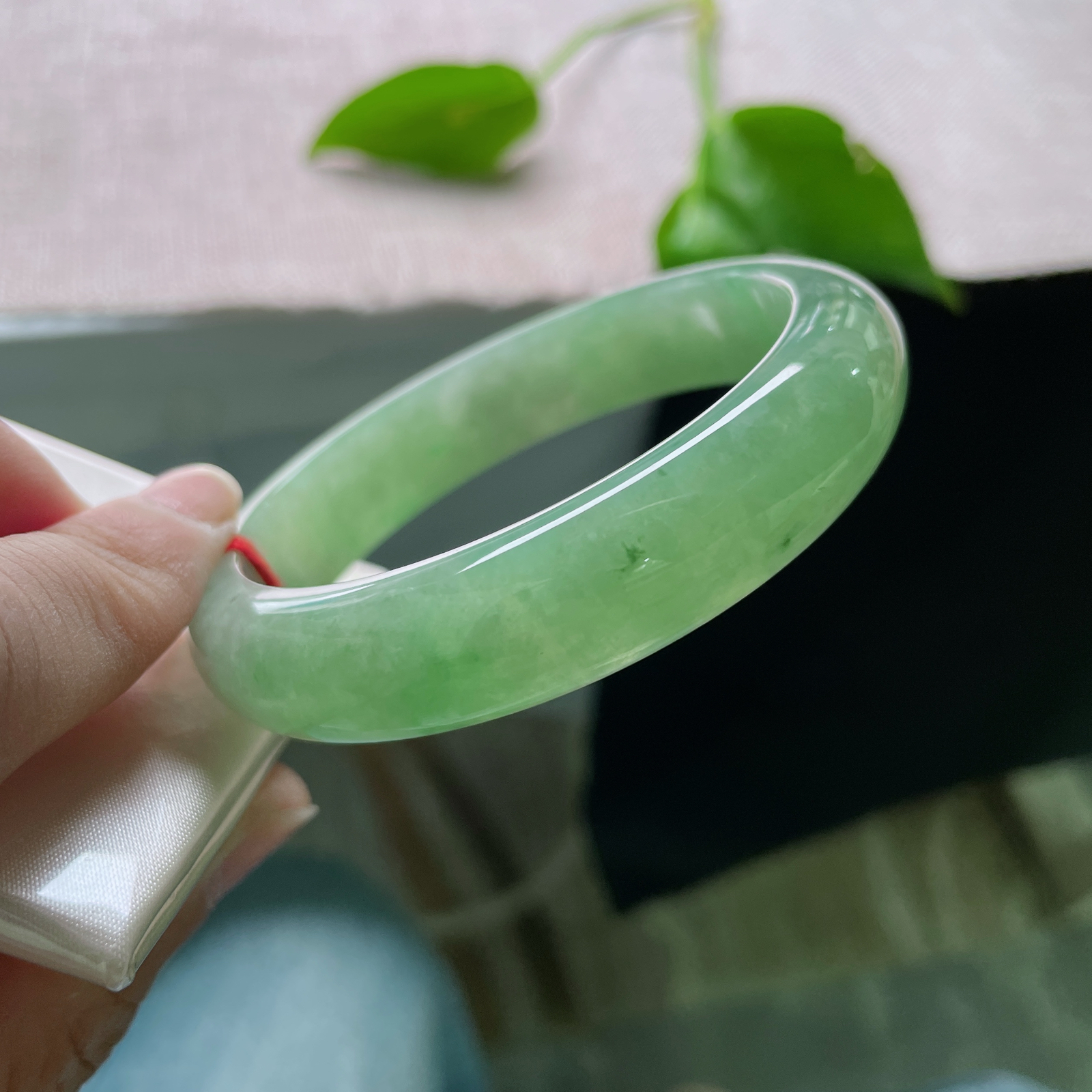 57.4/13.4/8.1绿底正圈，水润细腻，色系伊人，郁郁葱葱，贵气，一点皮纹