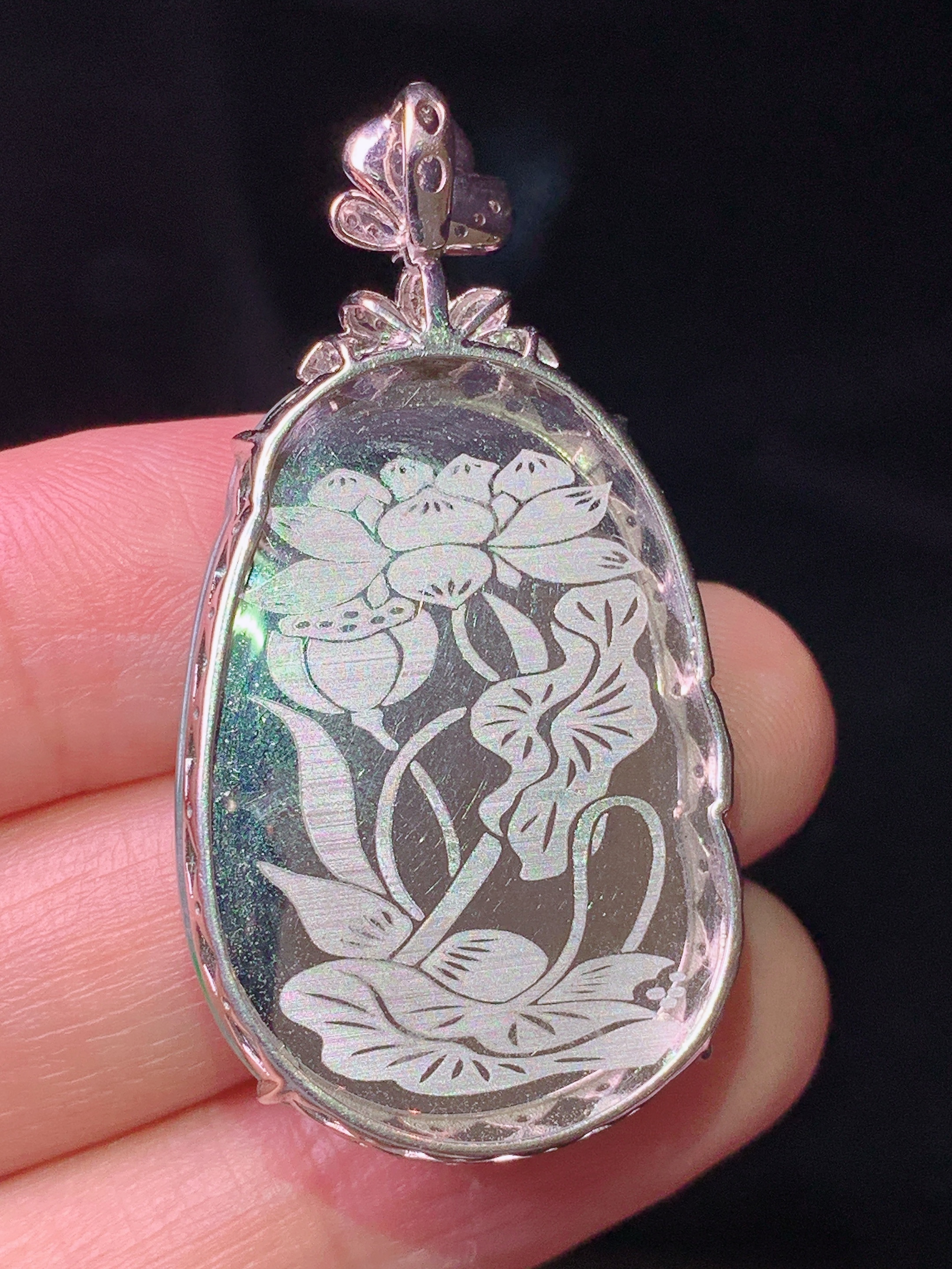 18k金钻镶嵌翠绿如意吊坠 玉质细腻 色泽艳丽清新 水润亮眼 整体尺寸42.5*22.5*6yz