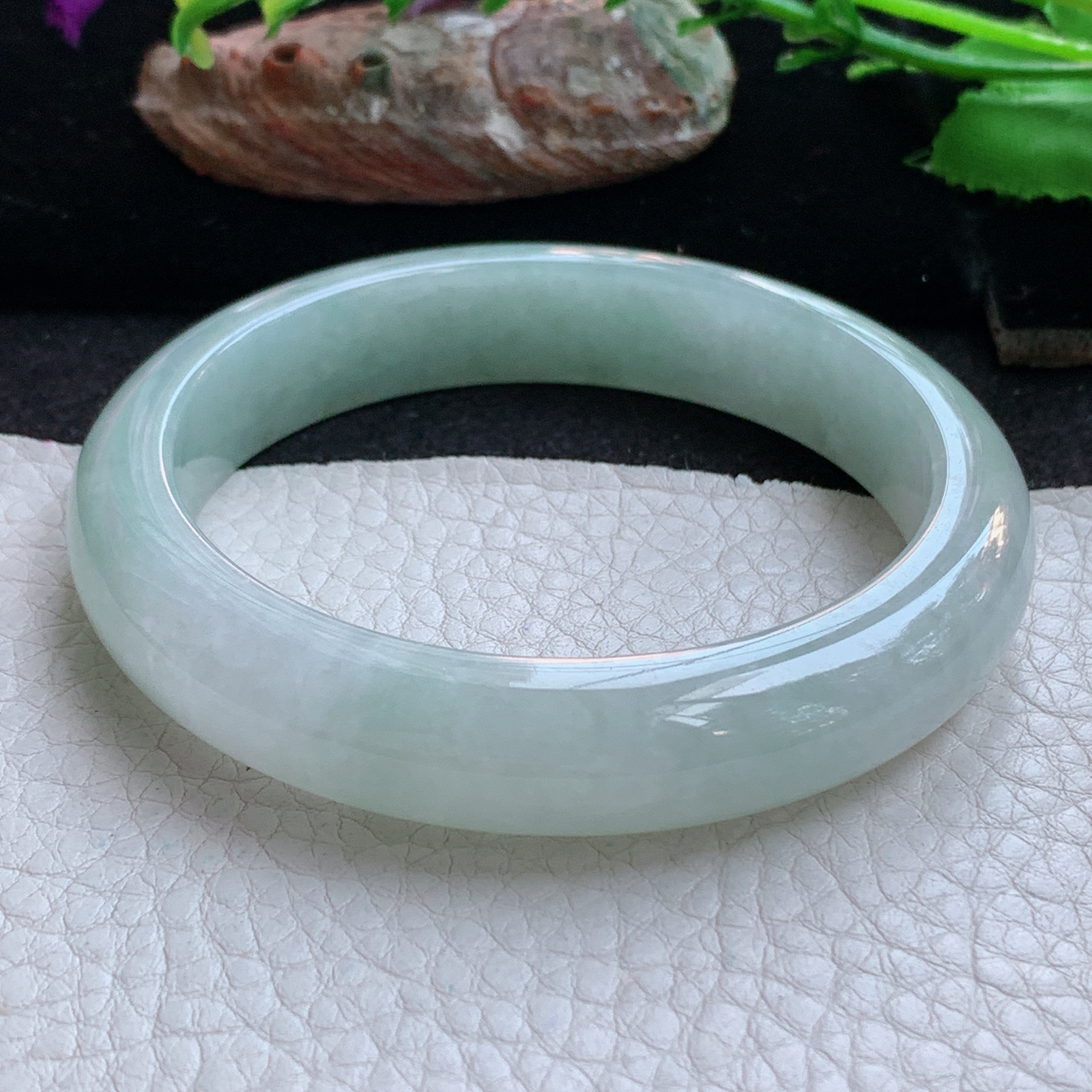 js实拍59*12.5*8.5平安镯 天然缅甸翡翠a货手镯浅绿大气正圈玉镯子