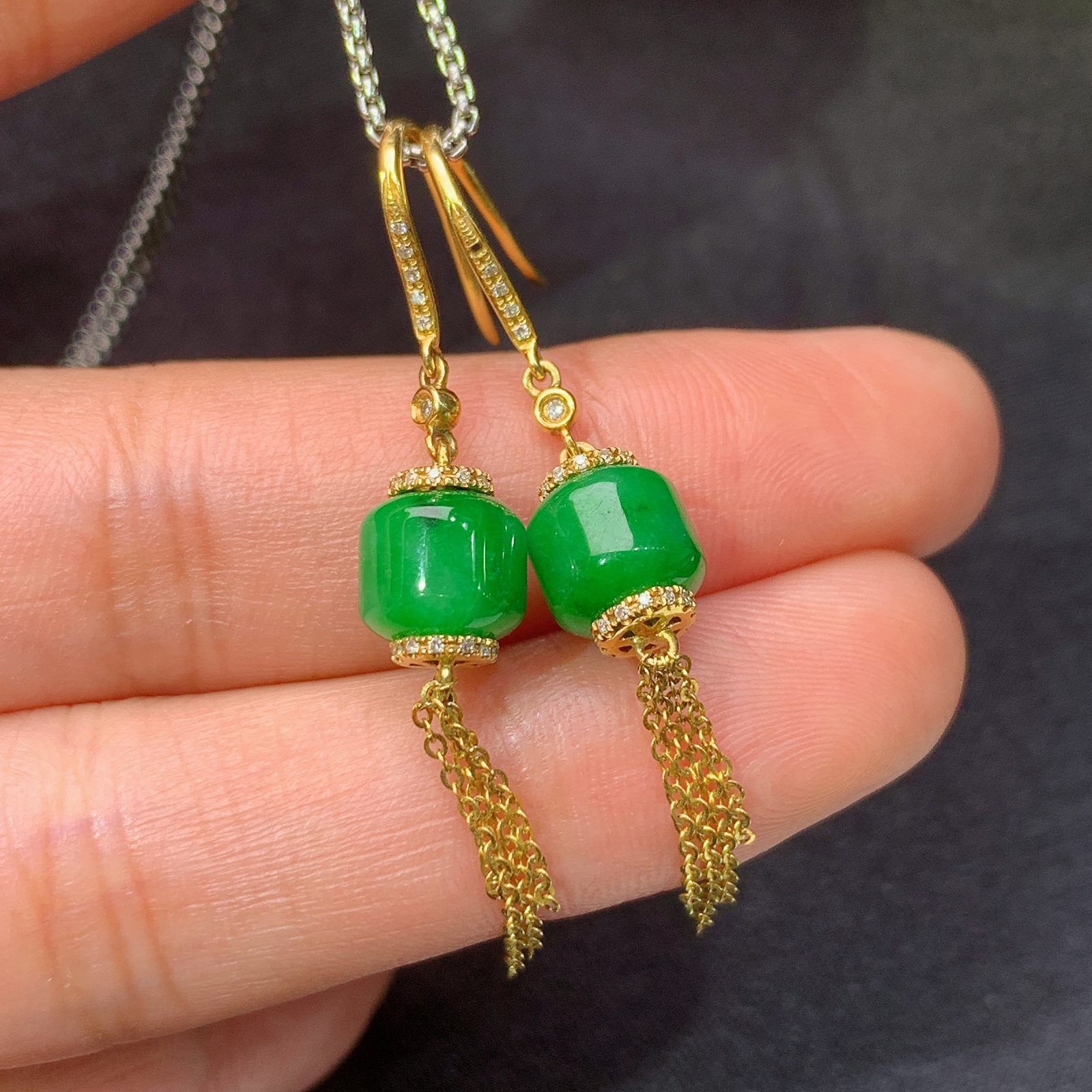 阳绿路路通耳坠，18k金镶嵌，简约时尚，冰润色阳，种水足，Hon 尺寸5*7.2