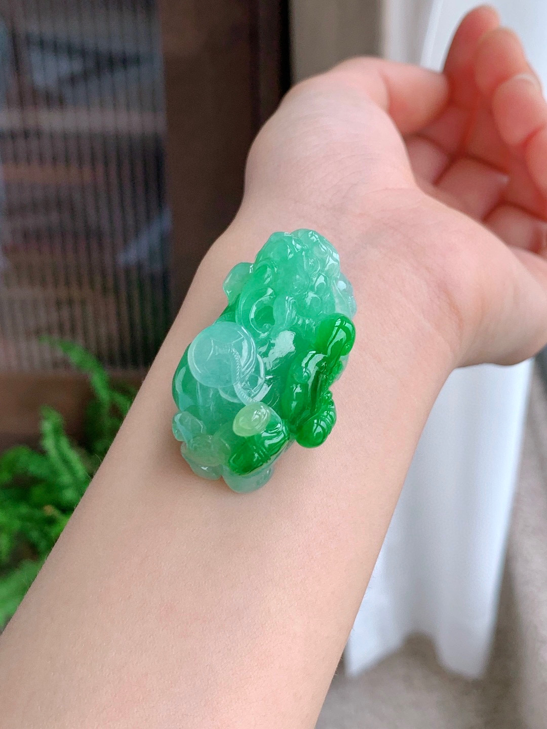 【裸石】冰飘阳绿貔貅吊坠
【说明】缅料 性价比高  
【尺寸】42.2-26.5-21.2