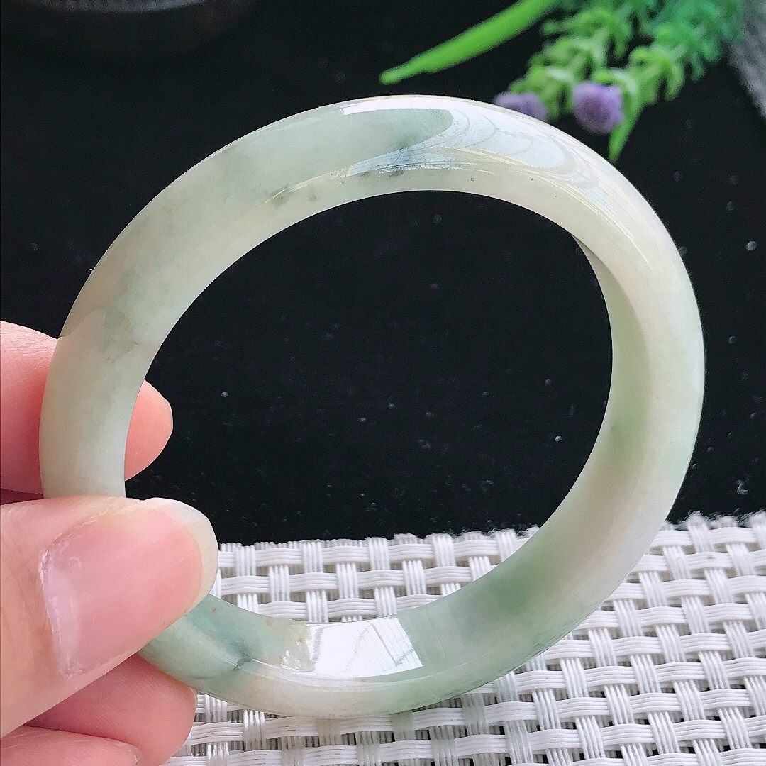 实拍A货翡翠55/12.3/7.6老坑精美温润飘花手镯玉镯手环