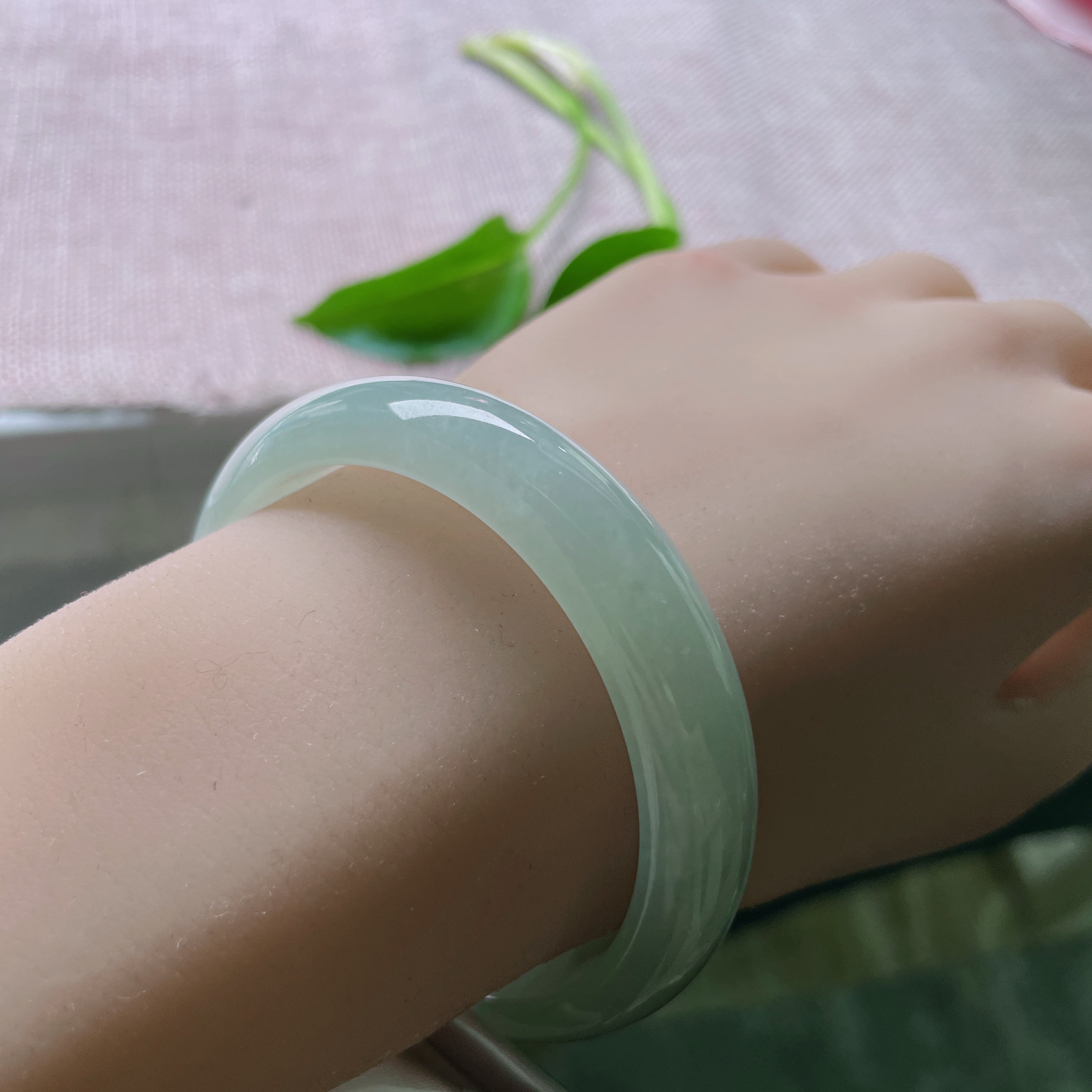 53.8/12.3/6.8，晴绿底正圈，水头好，种老，时光沉淀的底色，是岁月赠予的温润诗篇。