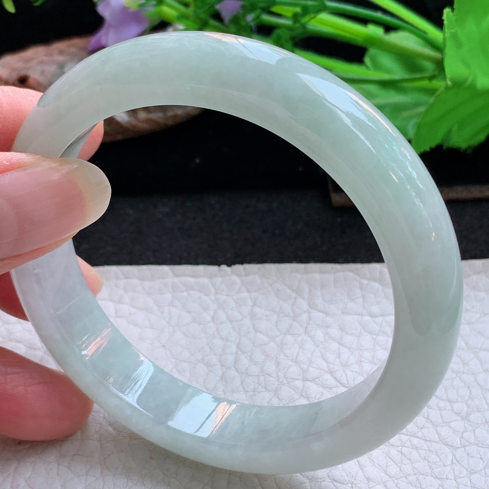 js实拍59*12.5*8.5平安镯 天然缅甸翡翠a货手镯浅绿大气正圈玉镯子