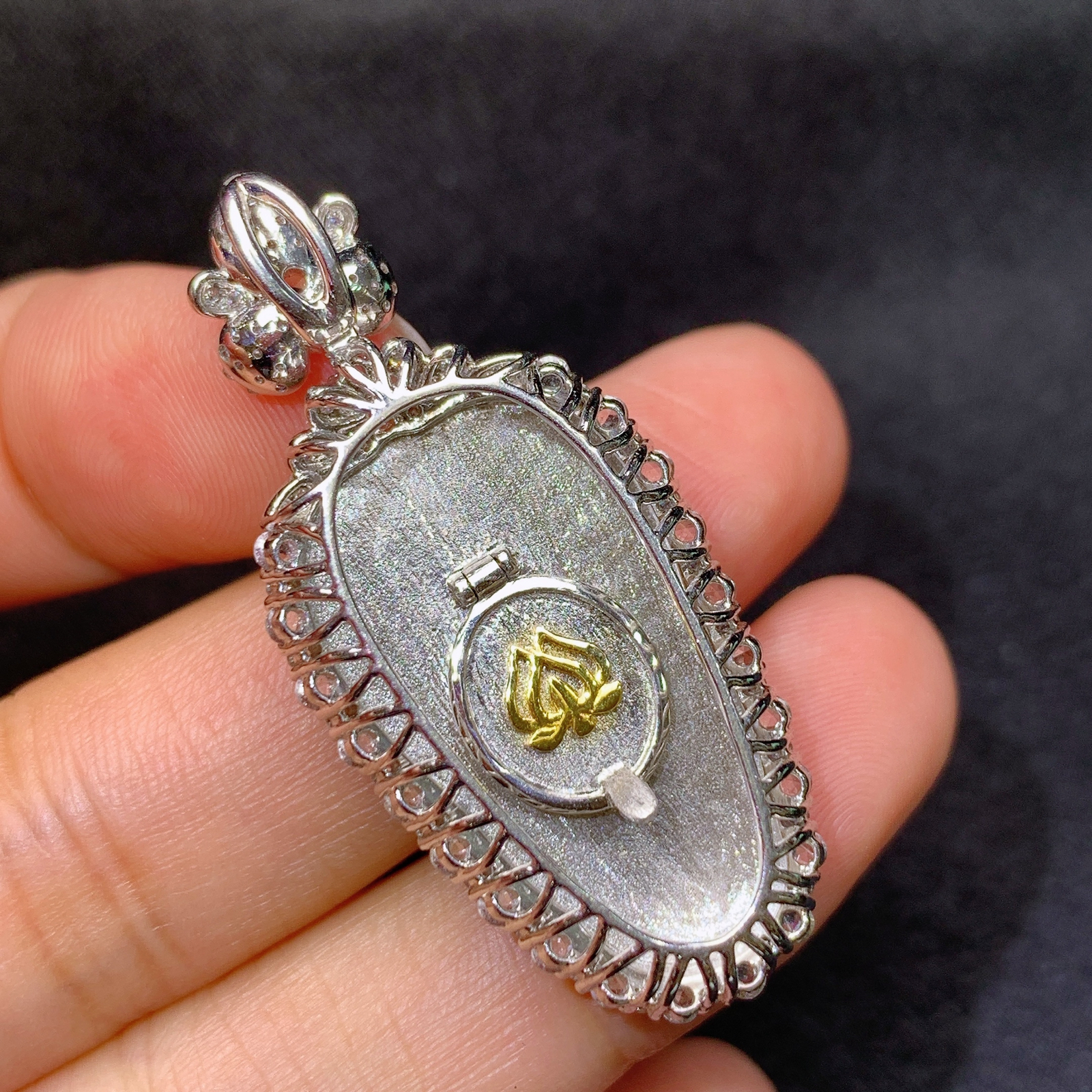 冰阳绿树叶吊坠，18k金镶嵌，冰润色阳，玉质细腻，种水足，尺寸40.8*18.6*8.1 y5