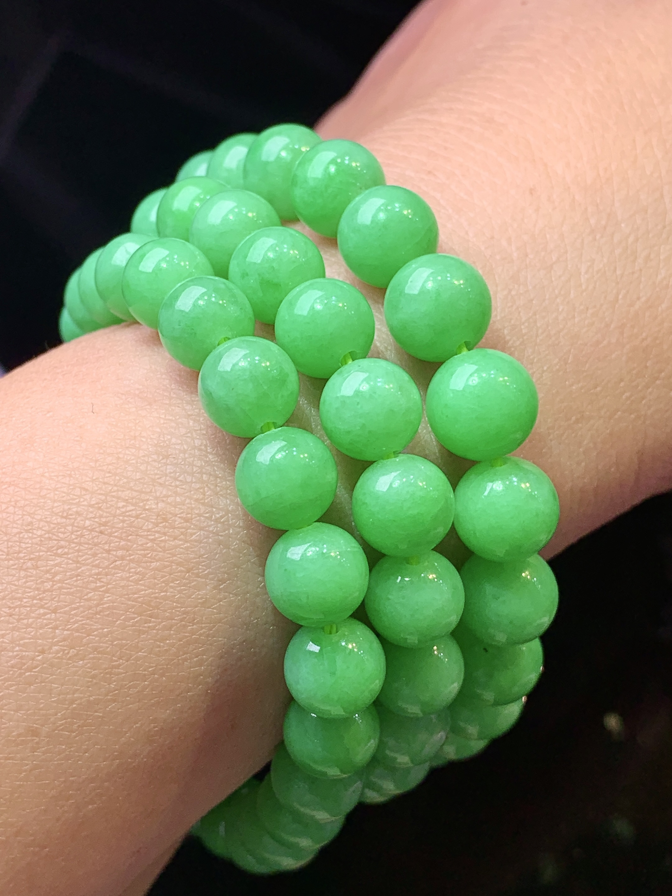 翠绿圆珠项链 玉质细腻 色泽艳丽清新 水润亮眼 整体尺寸7.5h3