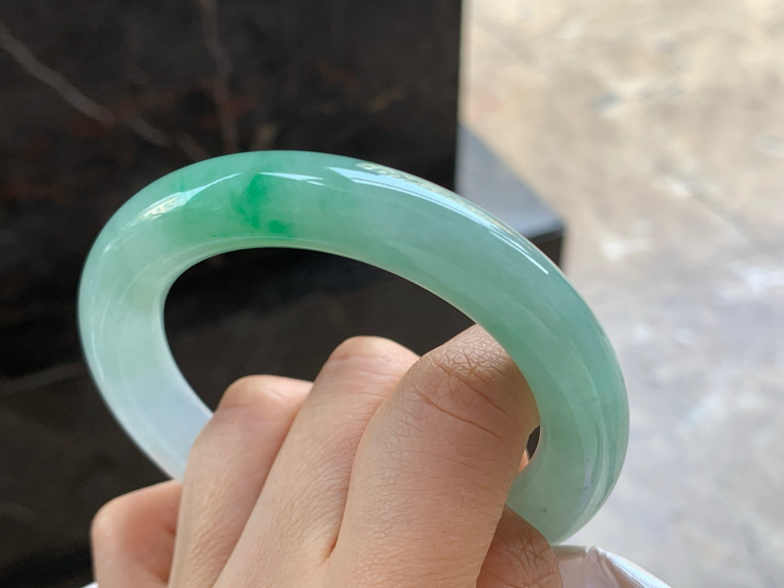 56-11.3

晴底圆条手镯^_^清新