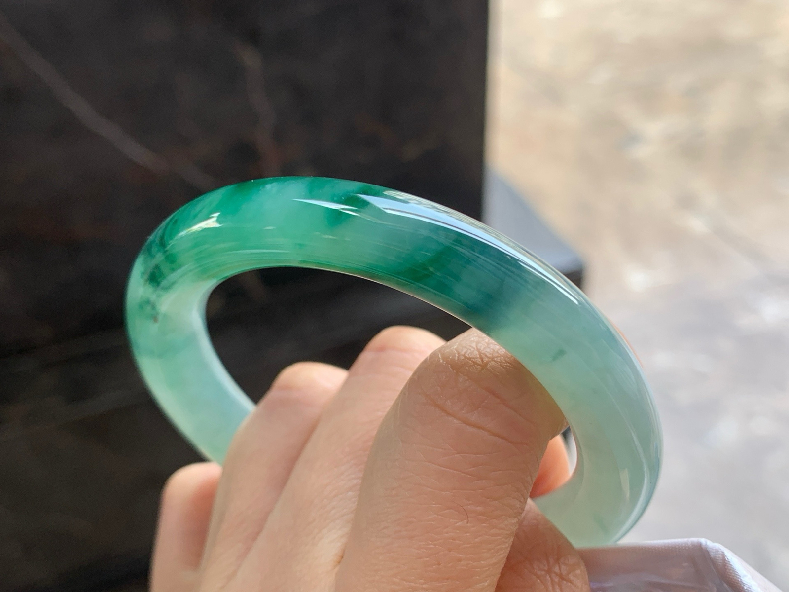 53.5-10

绿花圆条手镯^_^颜色鲜艳