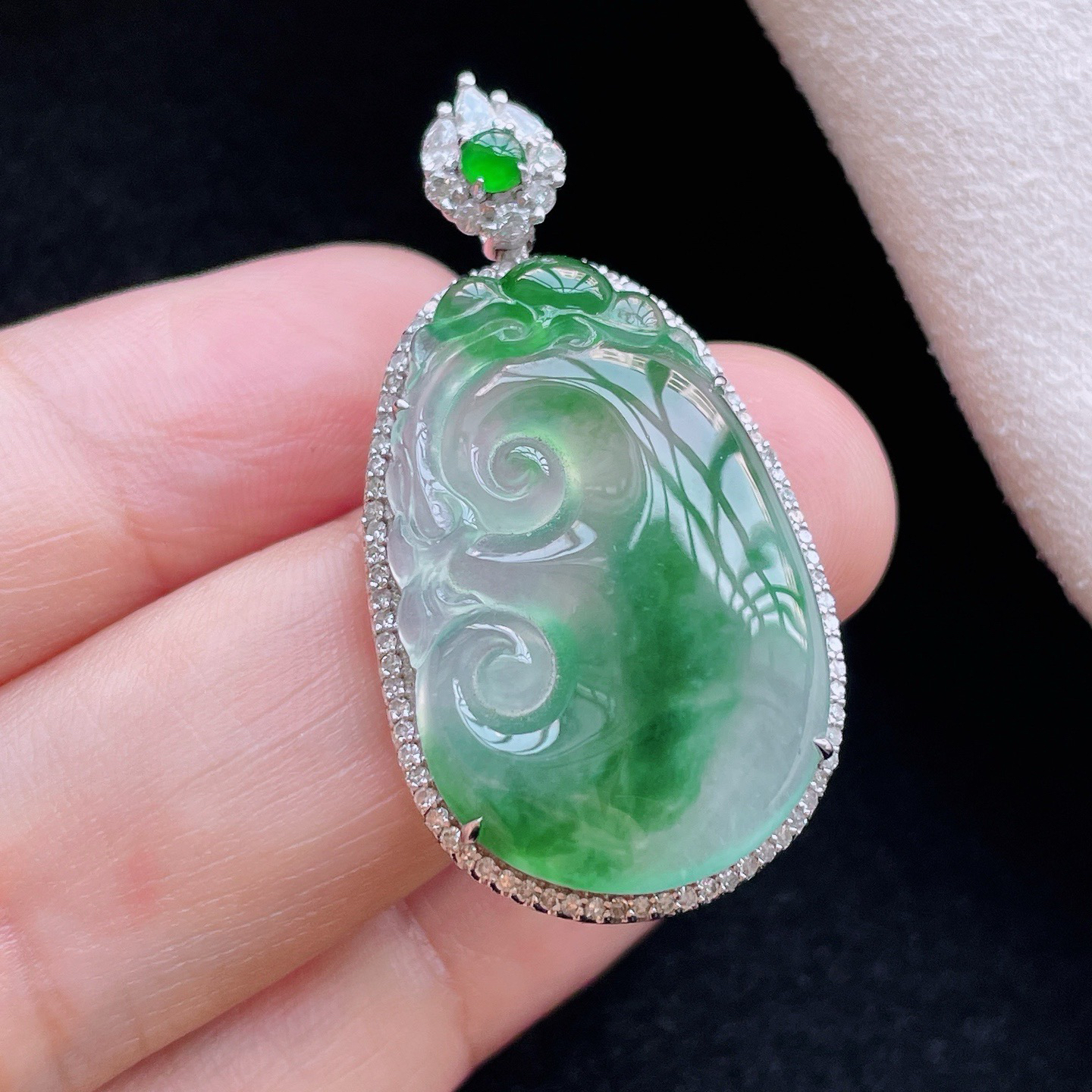 18K 冰种飘绿·如意

整38.6-20-8.7
裸28-18-4.7