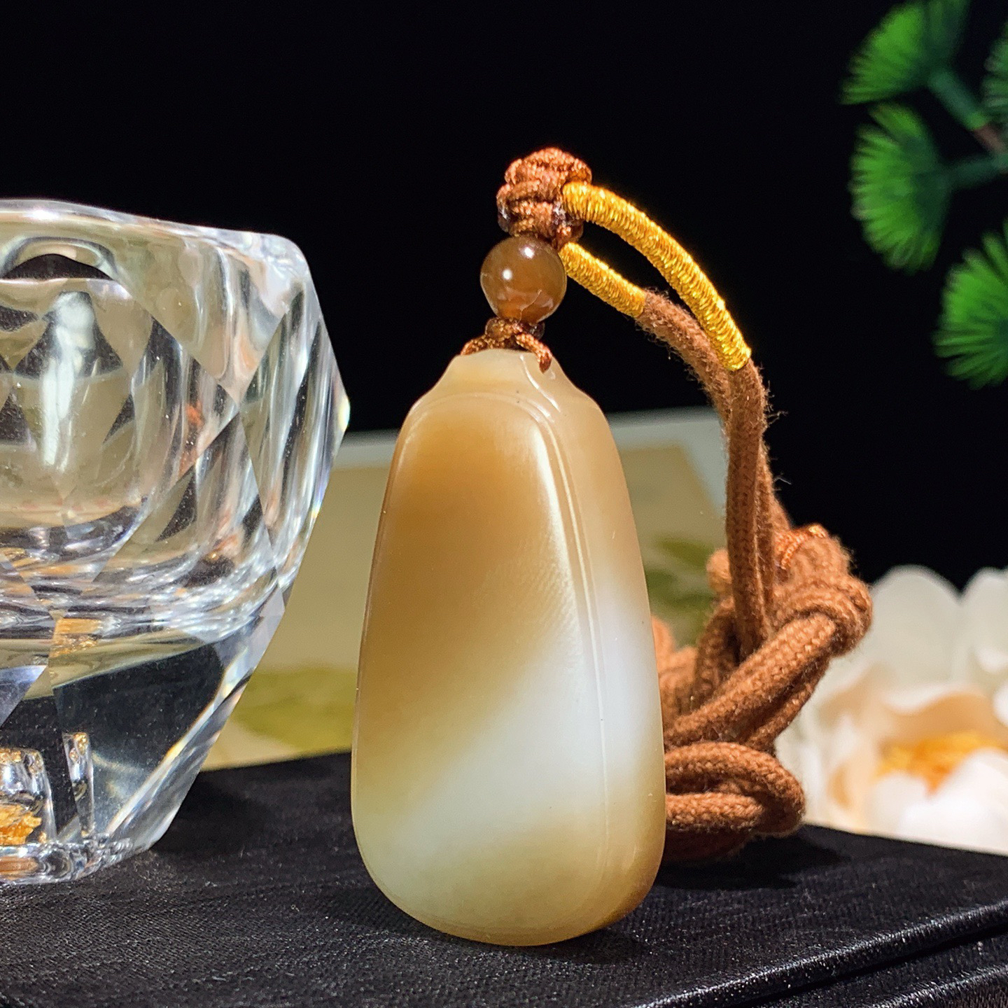 新疆和田玉且末糖平安无事牌挂件 尺寸39/23/9重18克，玉质细腻油润 底色纯净 脂粉好，品质好！lt260330