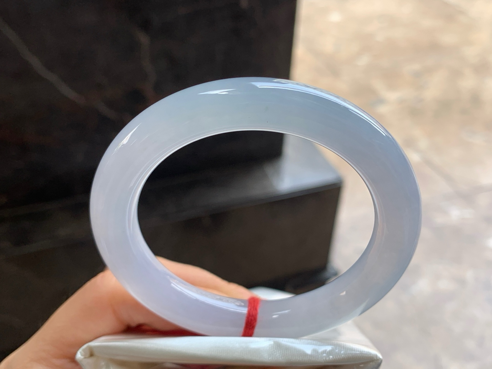 56.5-10.8

冰紫圆条手镯^_^清新