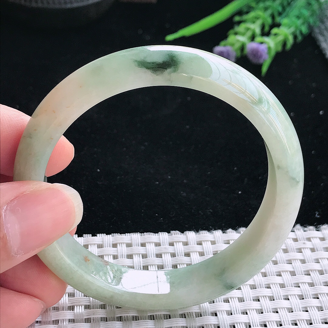 实拍A货翡翠55/12.3/7.6老坑精美温润飘花手镯玉镯手环