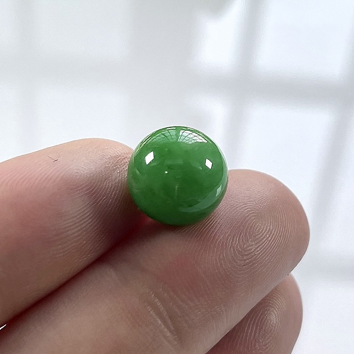 收藏级别，缅甸天然翡翠A货，卡12冰润满绿阳绿圆珠单珠一颗，尺寸：12mm/1颗，重量：3.09g
