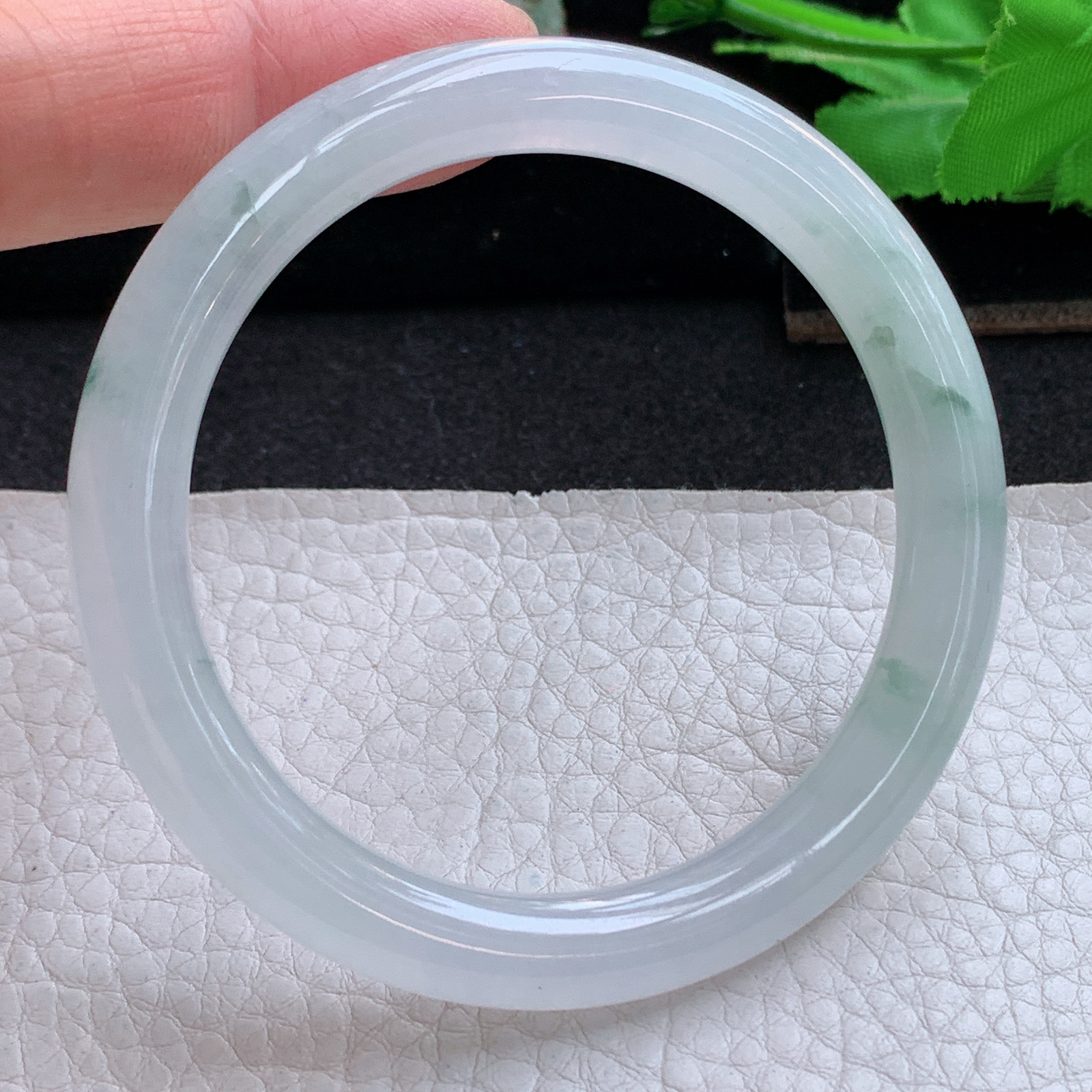 xc实拍53.8*8.2美人镯 天然缅甸翡翠a货手镯飘绿冰飘花圆条叮当镯