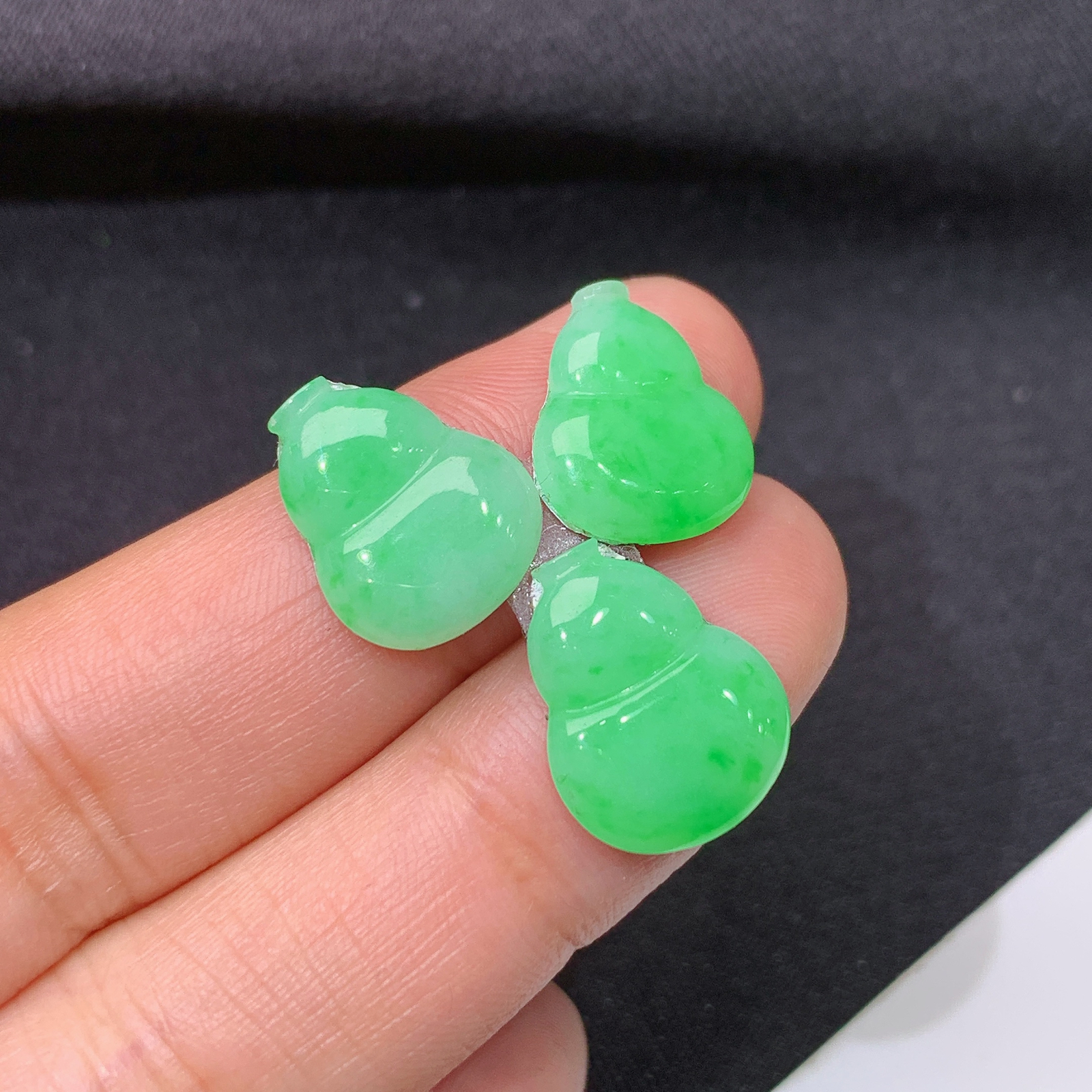 冰果绿葫芦一手，镶嵌佳品，冰润色甜，种水足，Ht 尺寸14.8*11.5*2.1