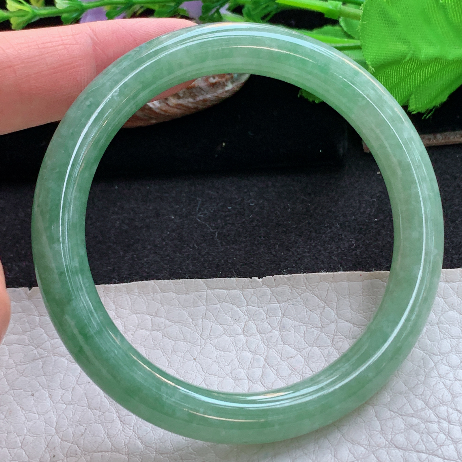 xx实拍58.8*9美人镯 天然缅甸翡翠a货手镯满绿圆条正圈玉镯子