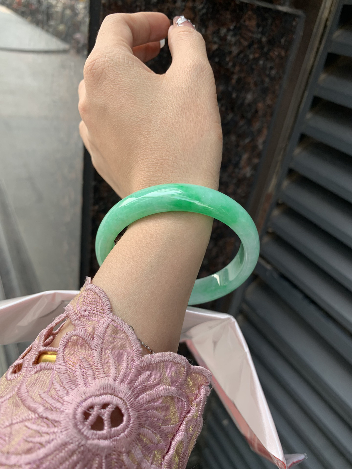 白底青阳绿花正圈
59.4-7.2-13.5底妆水润，满圈阳绿花色点睛之笔，更显灵动，有生命力。