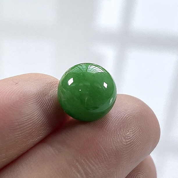 收藏级别，缅甸天然翡翠A货，卡12冰润满绿阳绿圆珠单珠一颗，尺寸：12mm/1颗，重量：3.09g