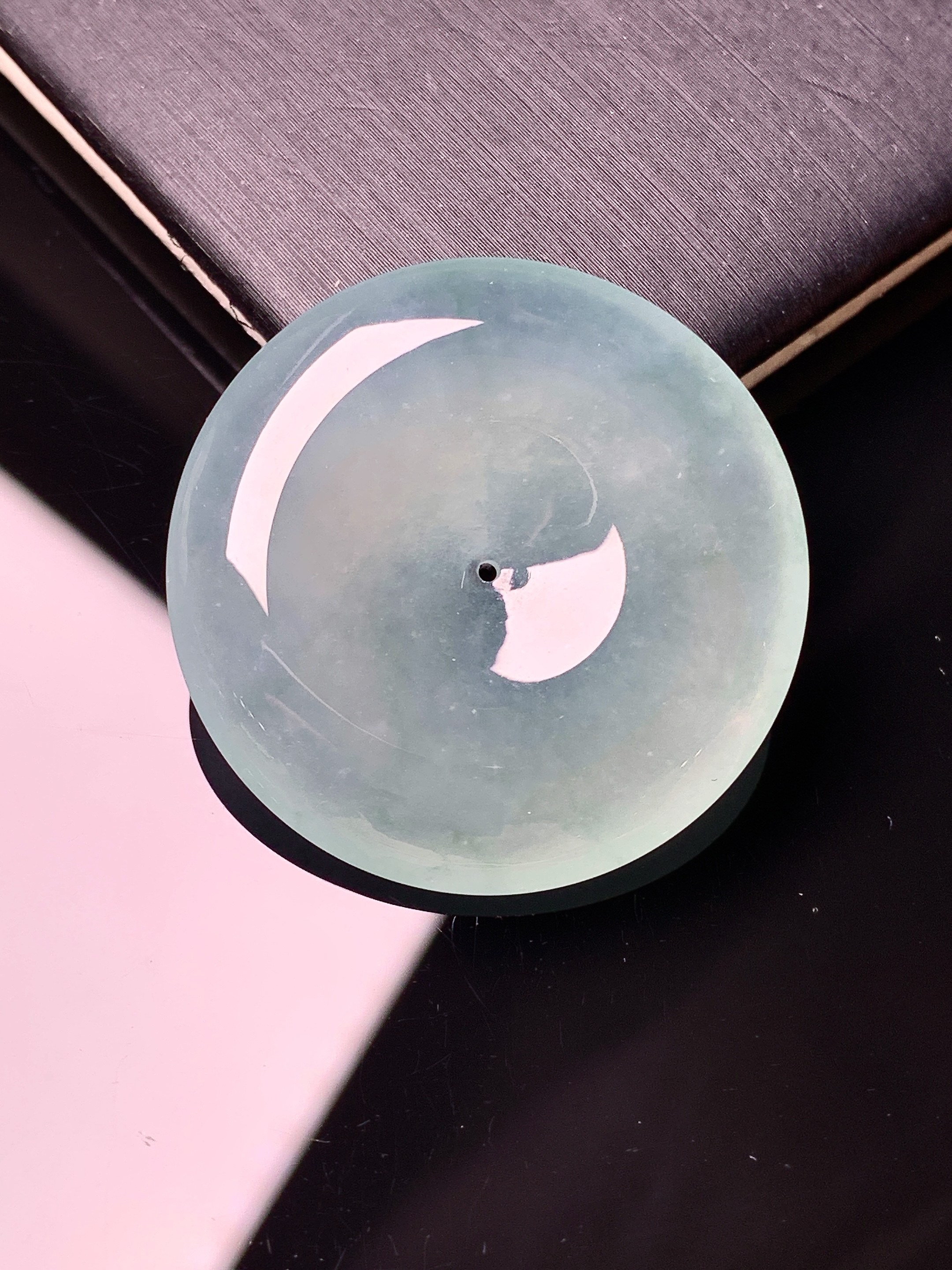 冰种平安扣吊坠 玉质细腻 色泽艳丽清新 水润亮眼 整体尺寸30.5*5.8h3