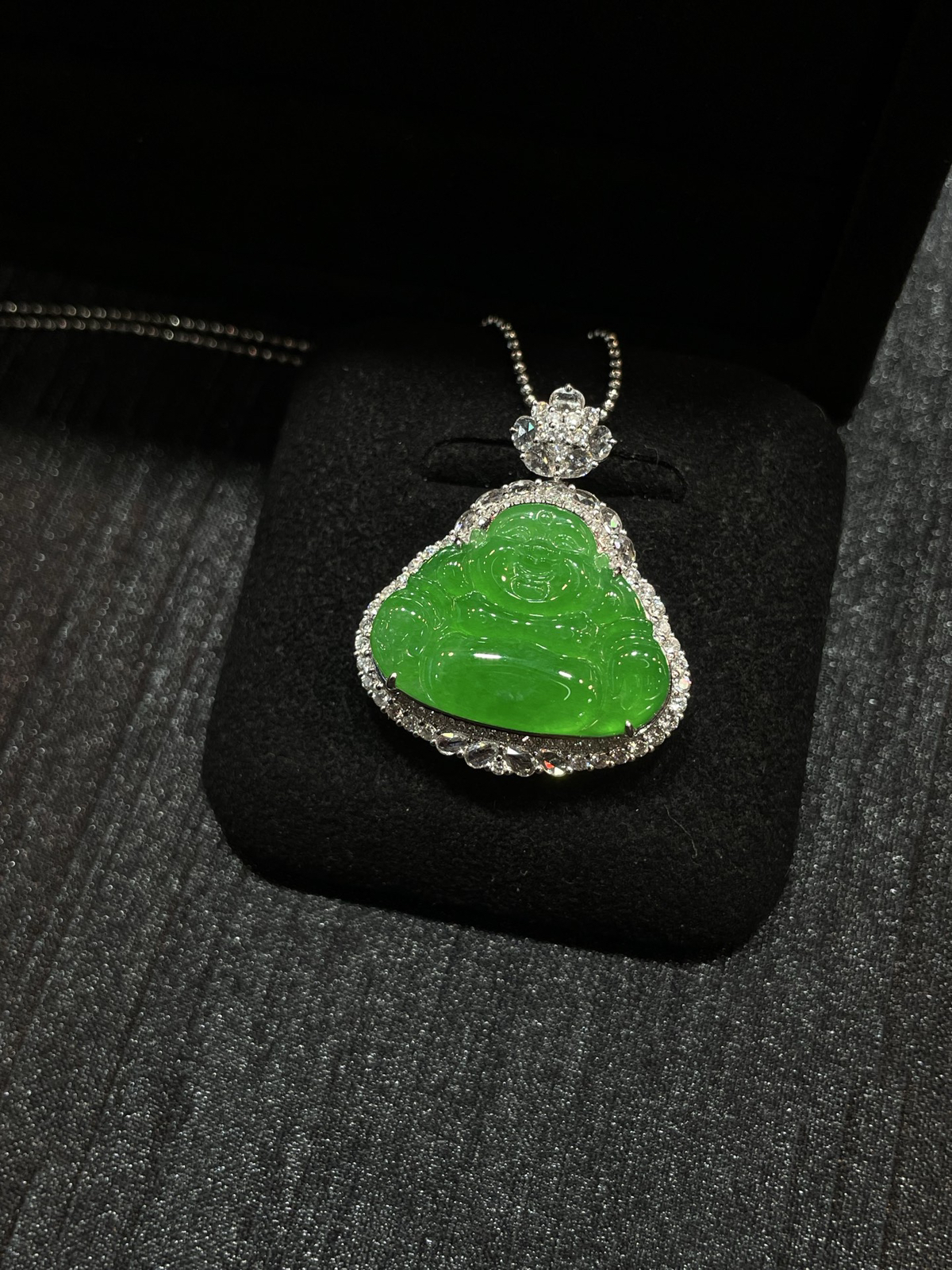 冰种 满色 阳绿 佛公吊坠

18k金配钻镶嵌