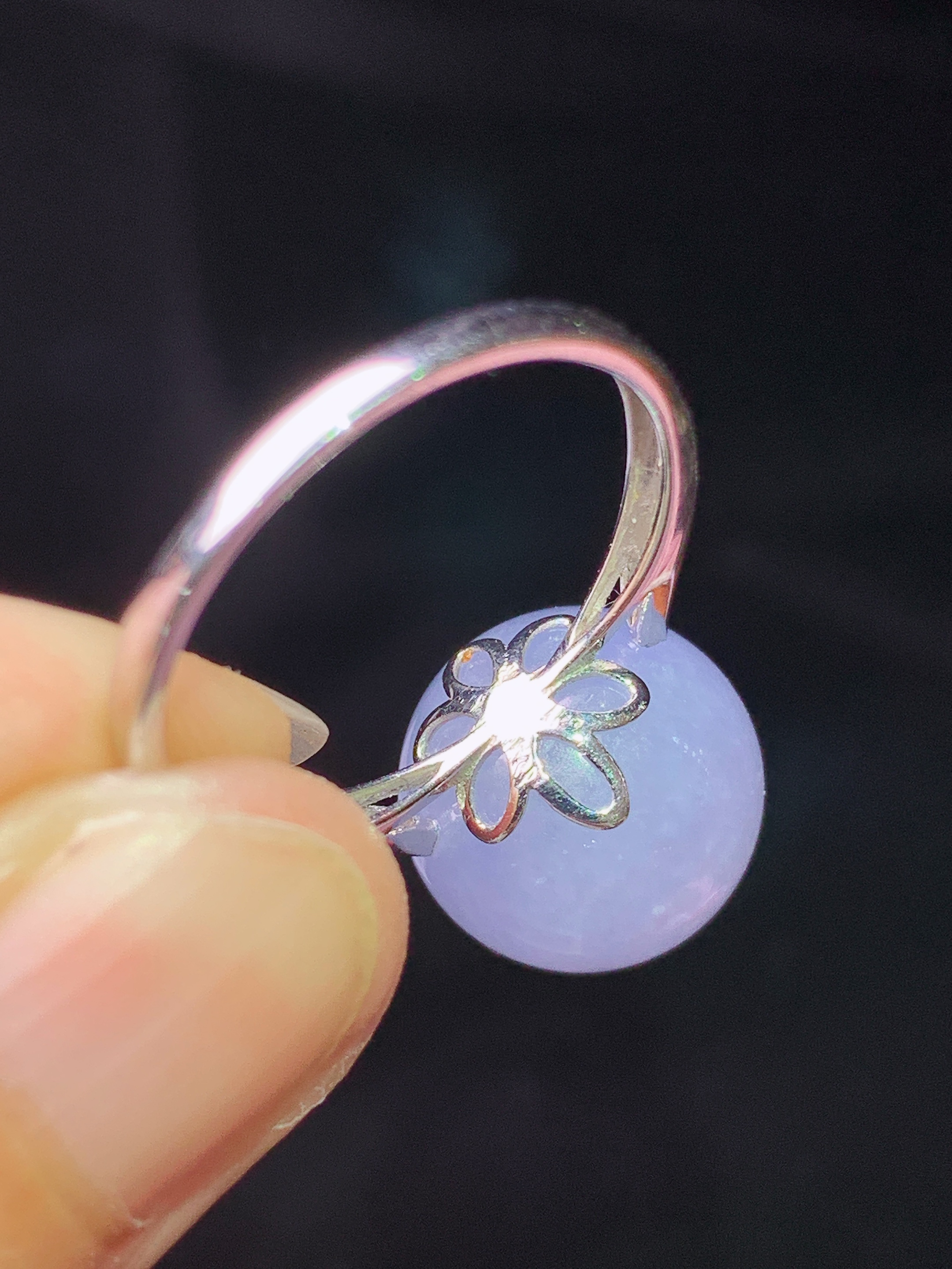 18k金钻镶嵌紫罗兰圆珠戒指 玉质细腻 色泽艳丽清新 水润亮眼 圈口14 整体尺寸17x5