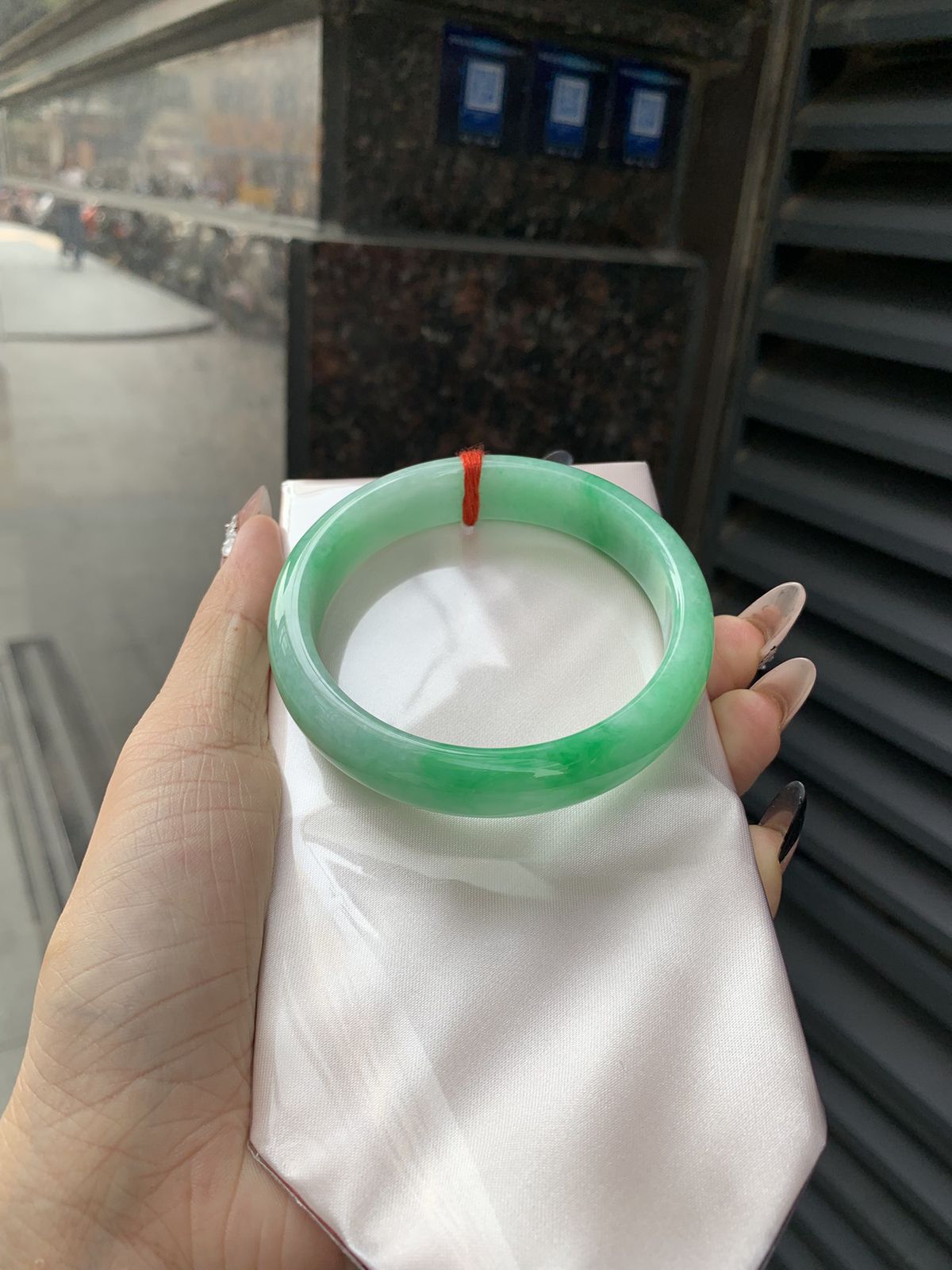 白底青阳绿花正圈
59.4-7.2-13.5底妆水润，满圈阳绿花色点睛之笔，更显灵动，有生命力。