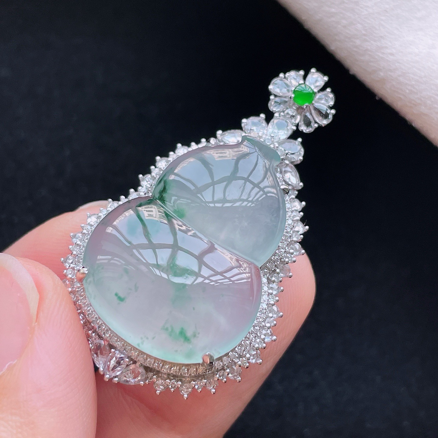 18K 冰种飘花·葫芦

整42.1-24.7-11.4
裸25.4-19.4-5.2