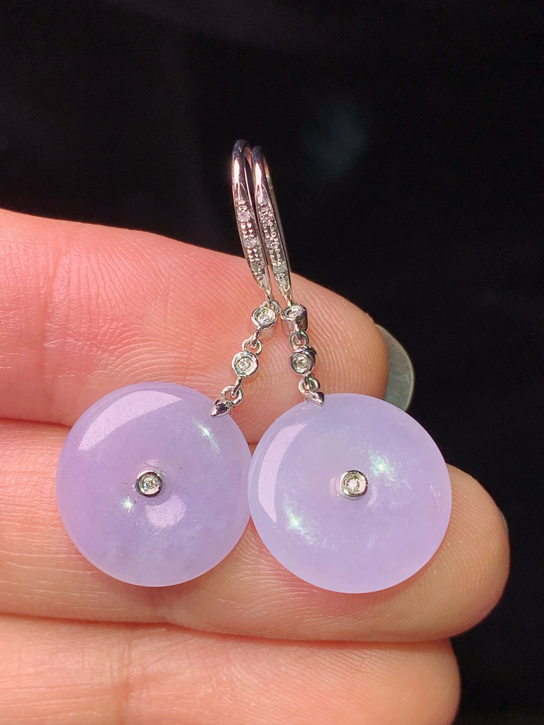 18k金钻镶嵌紫罗兰平安扣耳坠 玉质细腻 色泽艳丽清新 水润亮眼 整体尺寸31.3*13.5*3.2x5