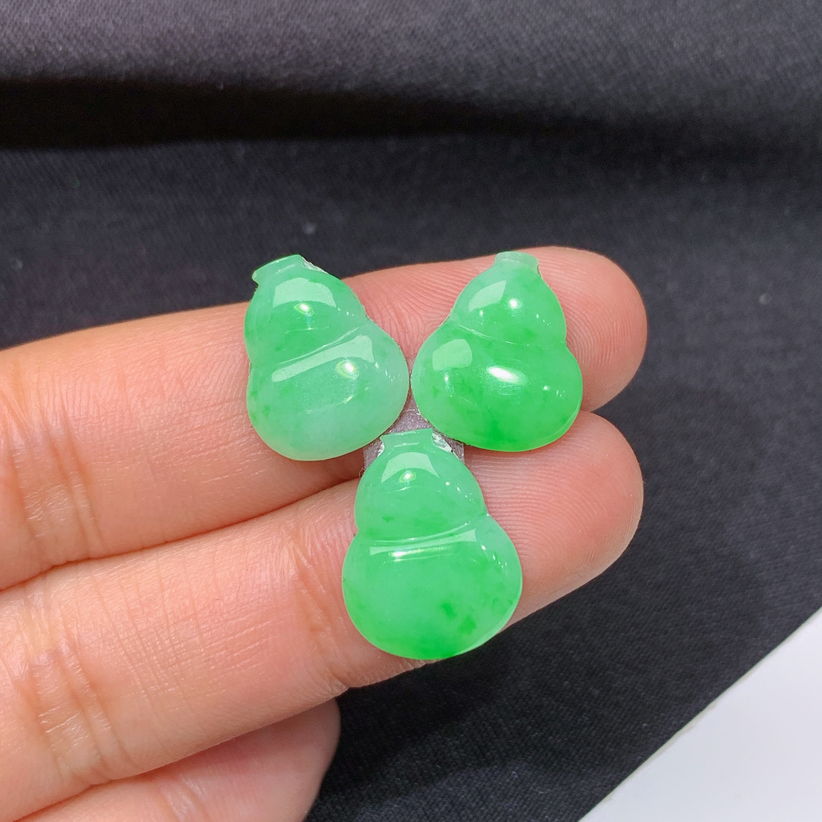 冰果绿葫芦一手，镶嵌佳品，冰润色甜，种水足，Ht 尺寸14.8*11.5*2.1