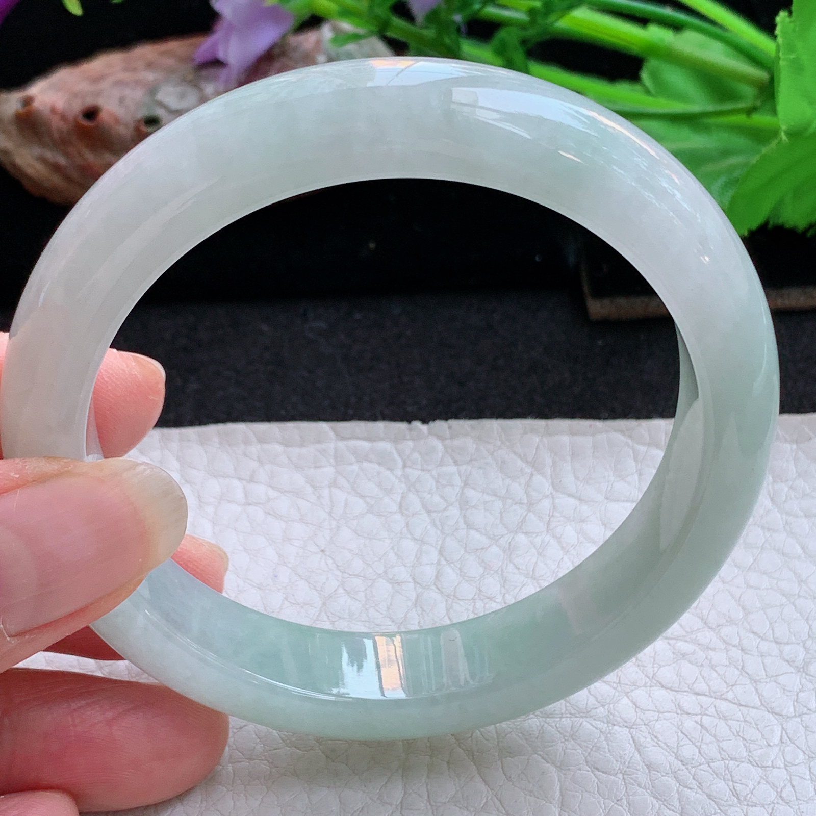 js实拍59*12.5*8.5平安镯 天然缅甸翡翠a货手镯浅绿大气正圈玉镯子