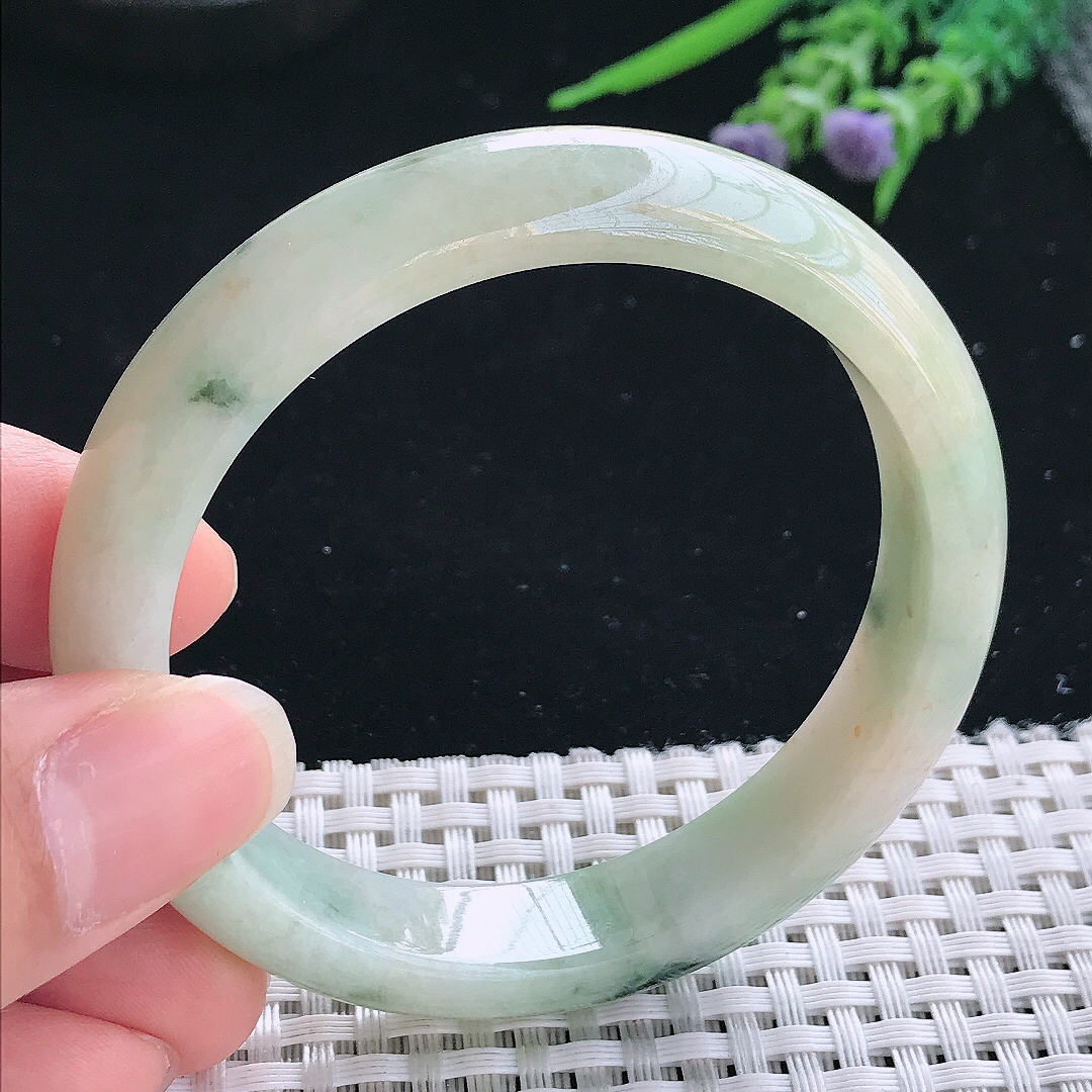 实拍A货翡翠55/12.3/7.6老坑精美温润飘花手镯玉镯手环